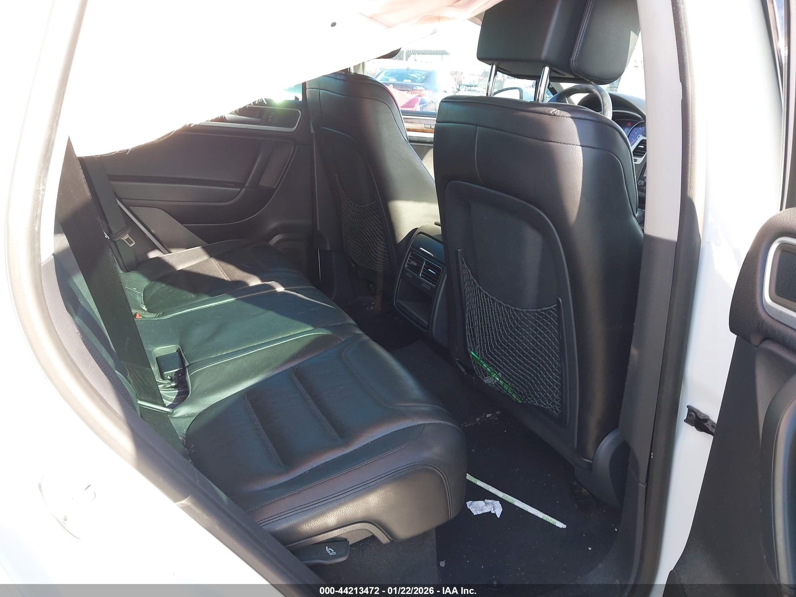 VOLKSWAGEN TOUAREG image 8