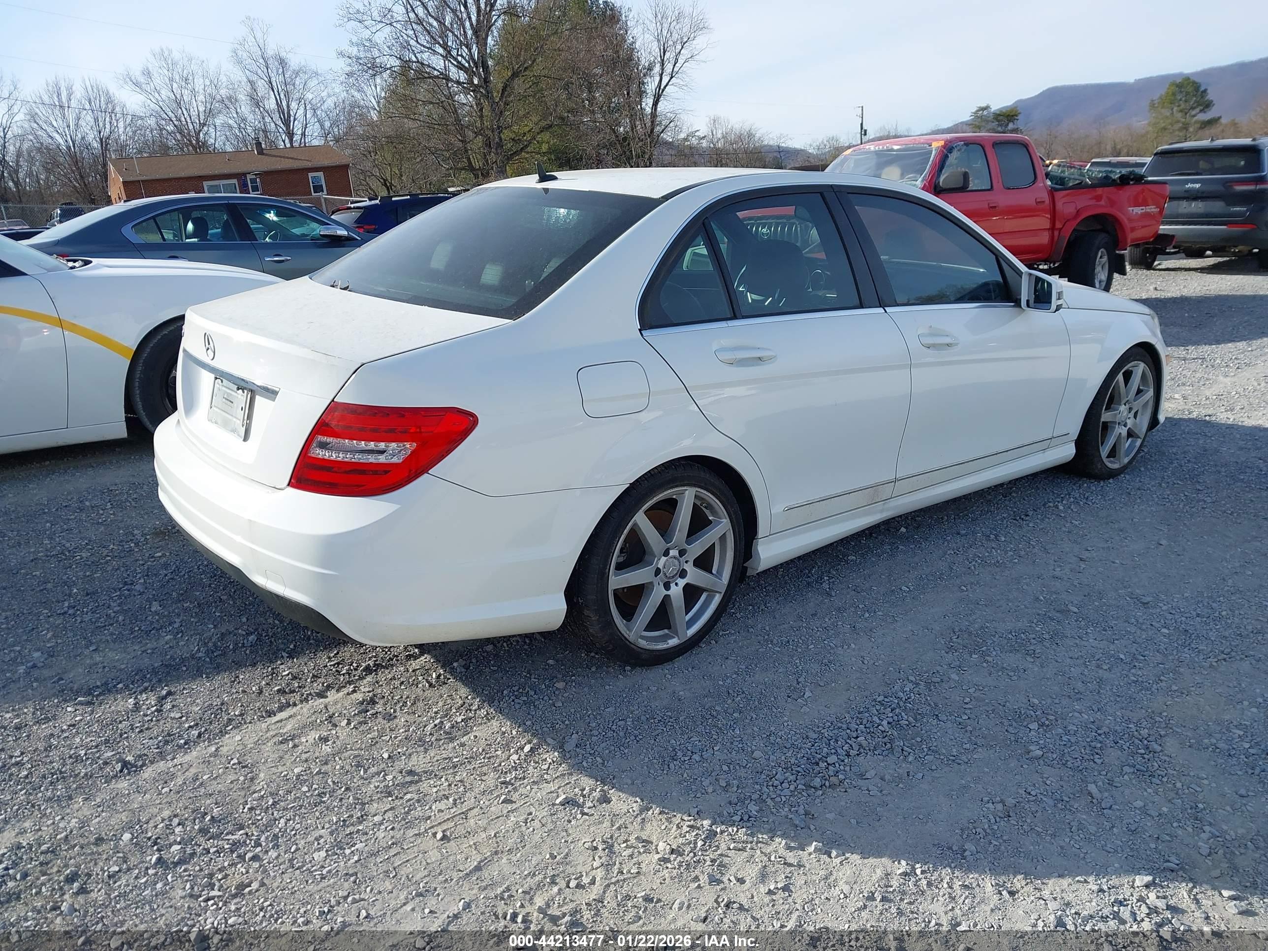 MERCEDES-BENZ C-CLASS image 4