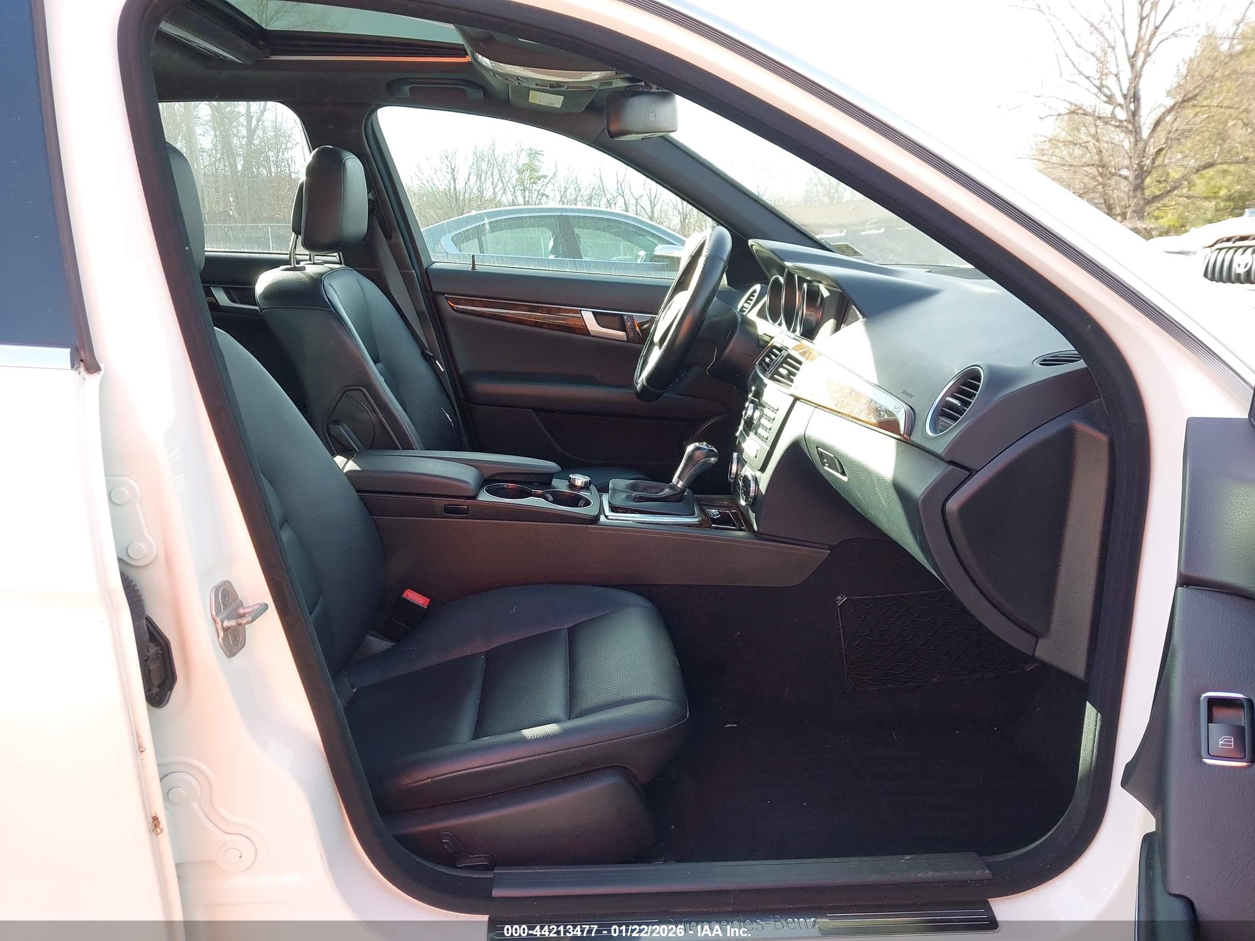 MERCEDES-BENZ C-CLASS image 5