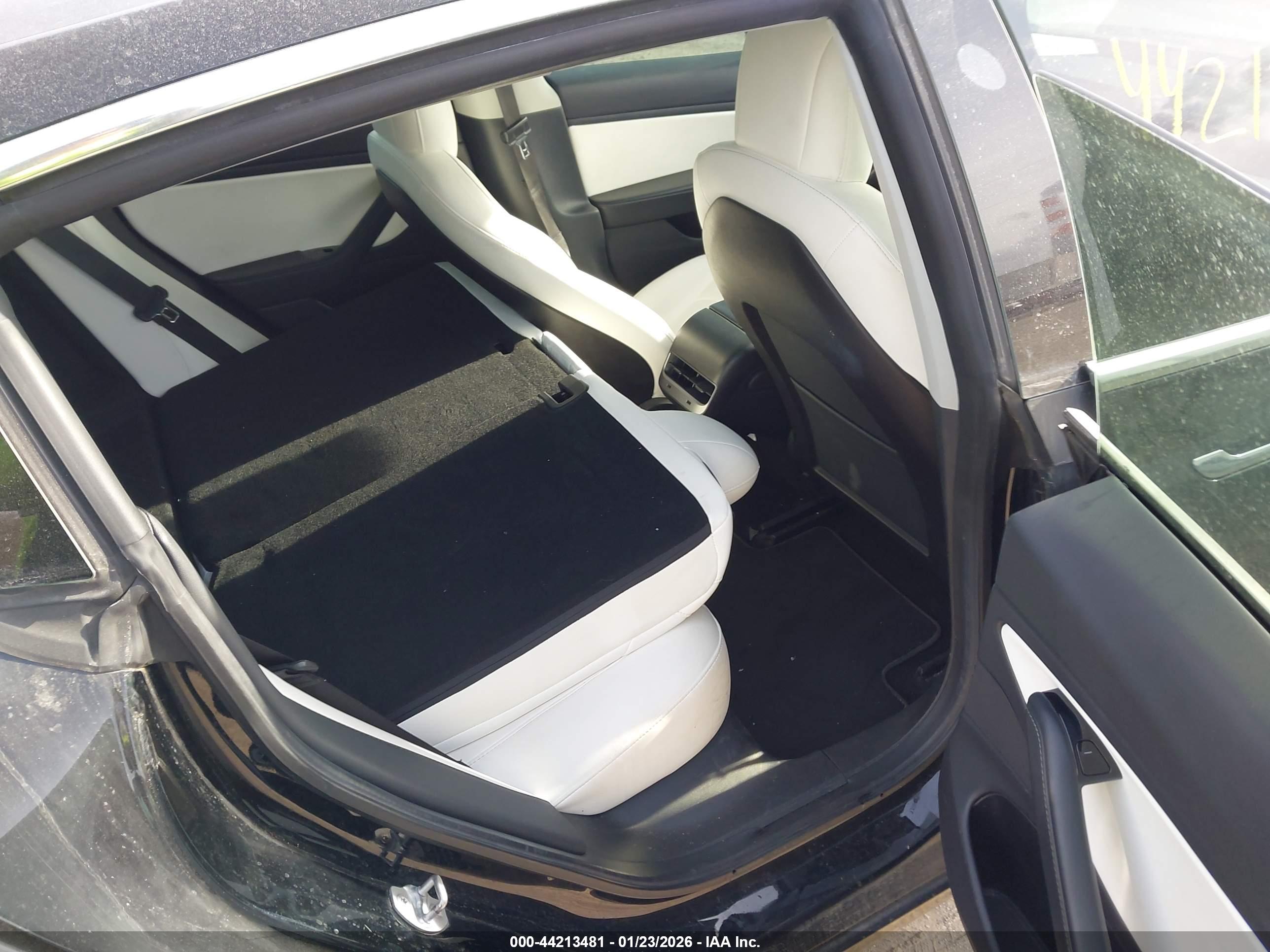 TESLA MODEL image 8