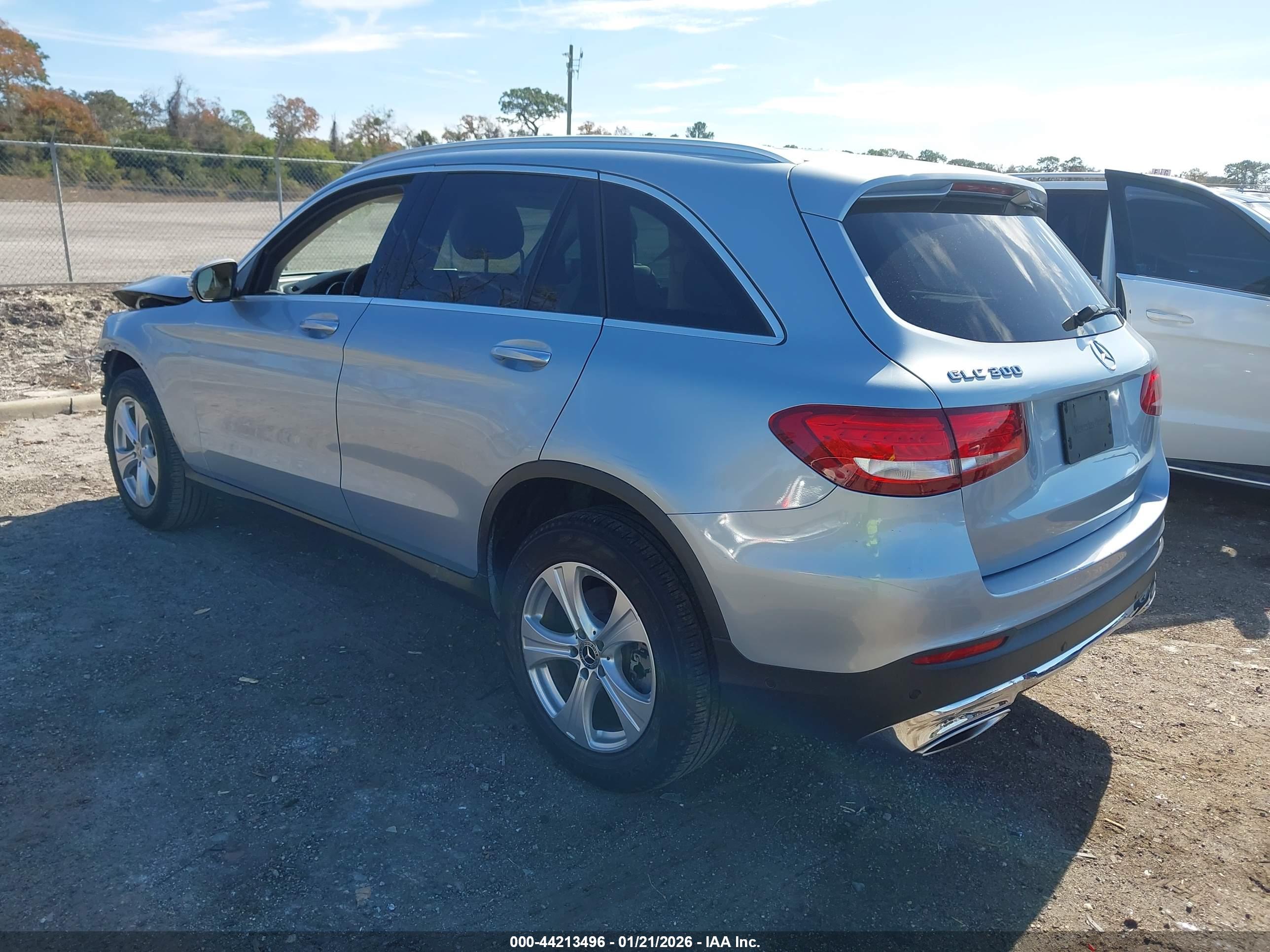 MERCEDES-BENZ GLC image 3