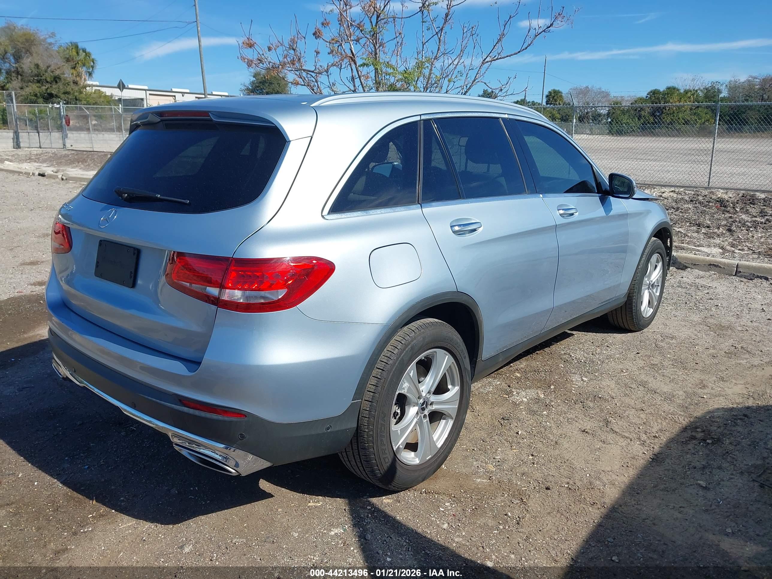 MERCEDES-BENZ GLC image 4