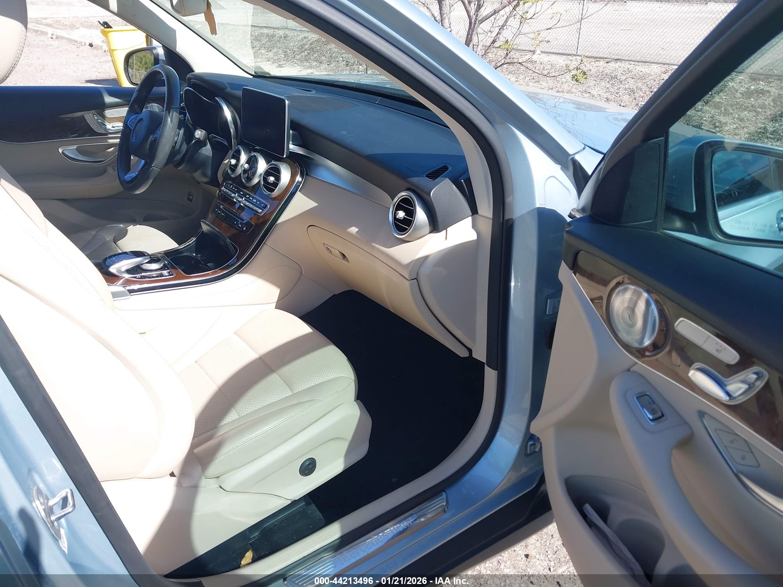 MERCEDES-BENZ GLC image 5