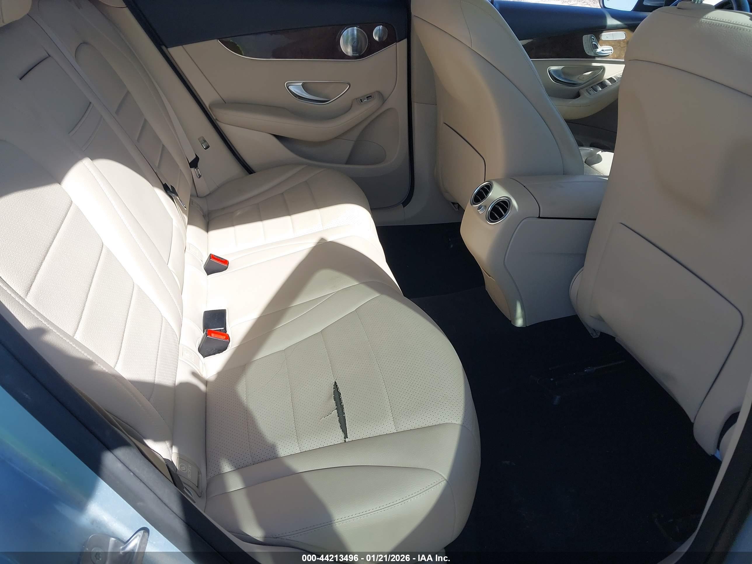MERCEDES-BENZ GLC image 8
