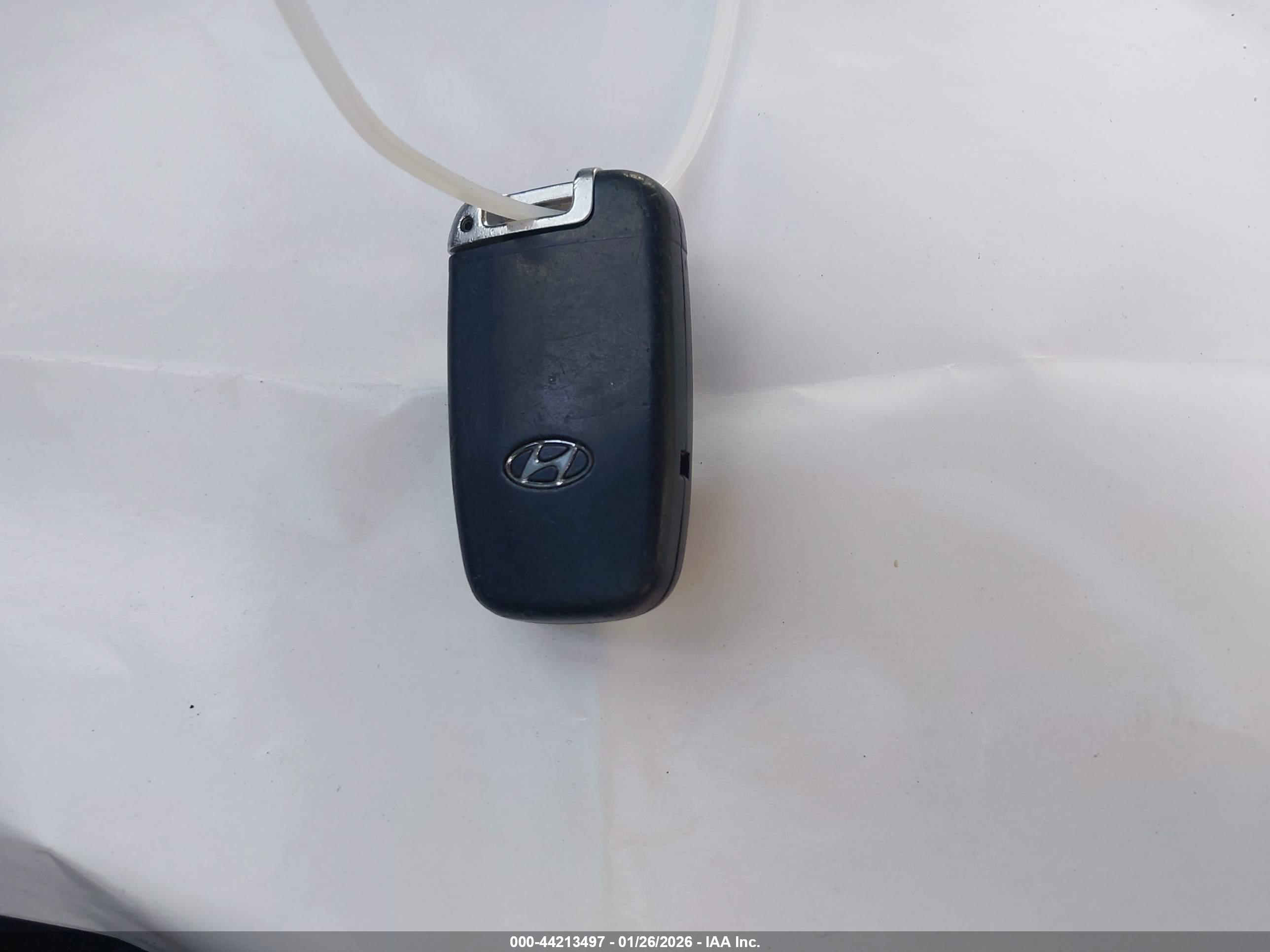 HYUNDAI VELOSTER image 11