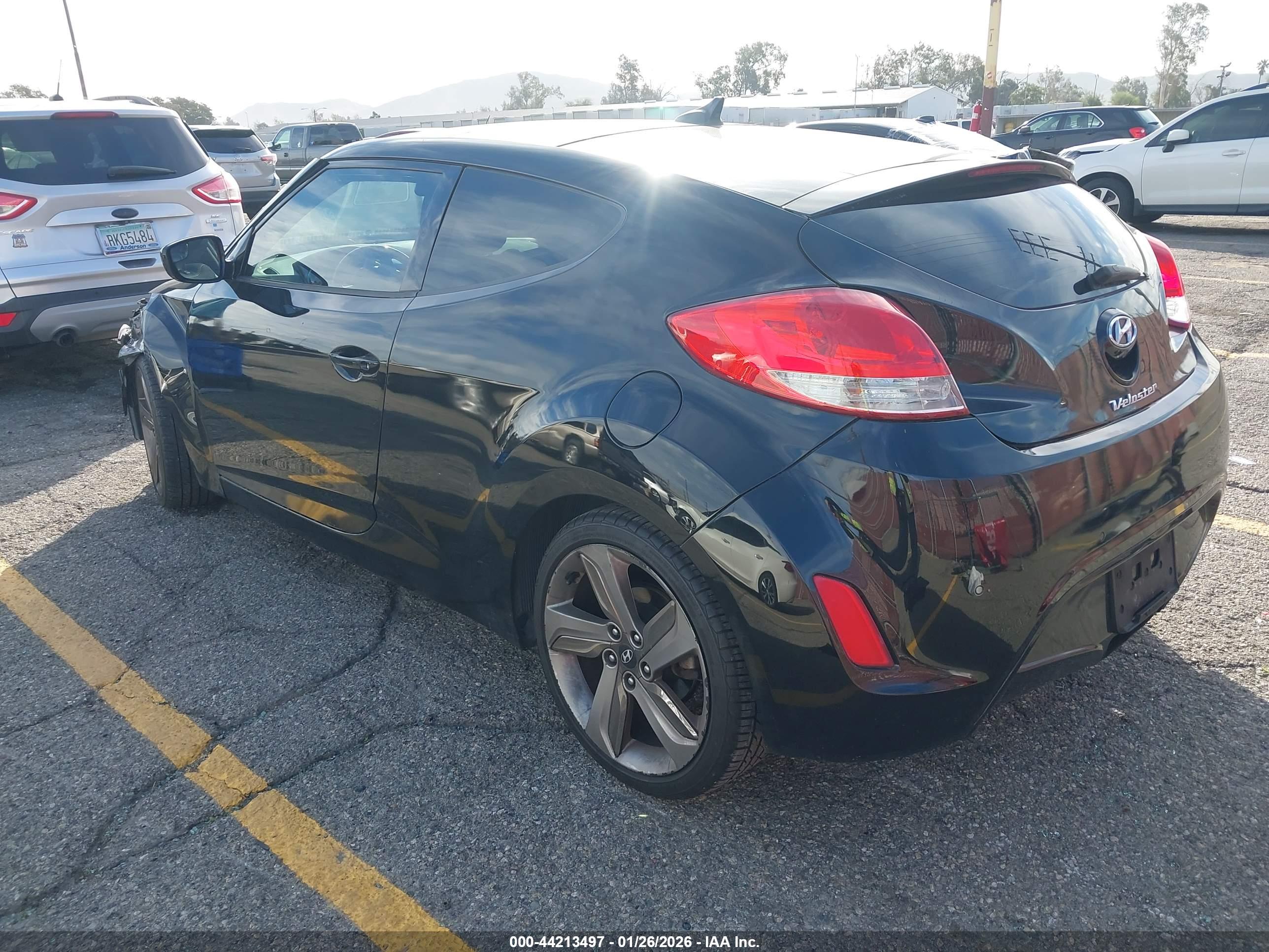 HYUNDAI VELOSTER image 3