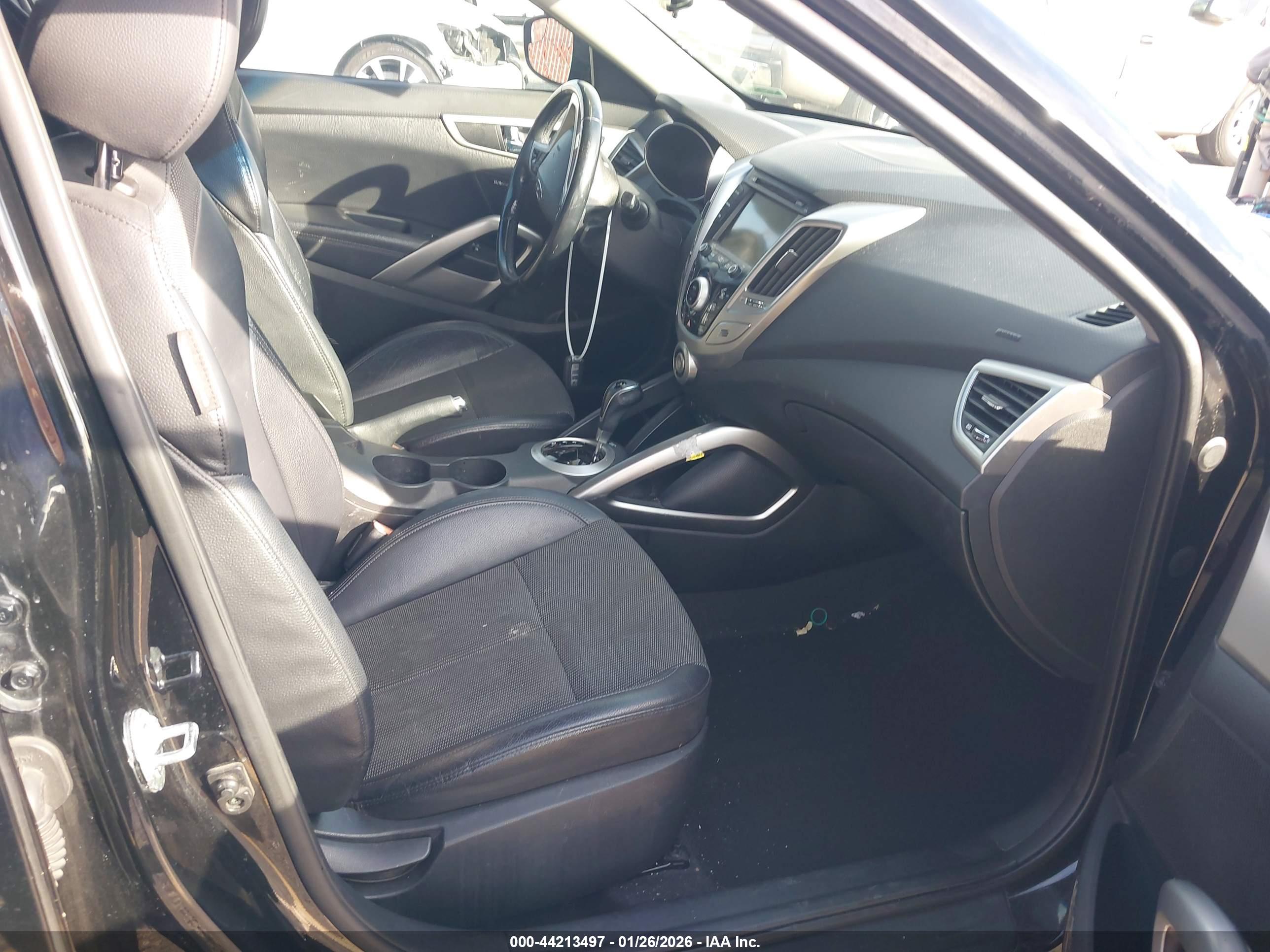 HYUNDAI VELOSTER image 5