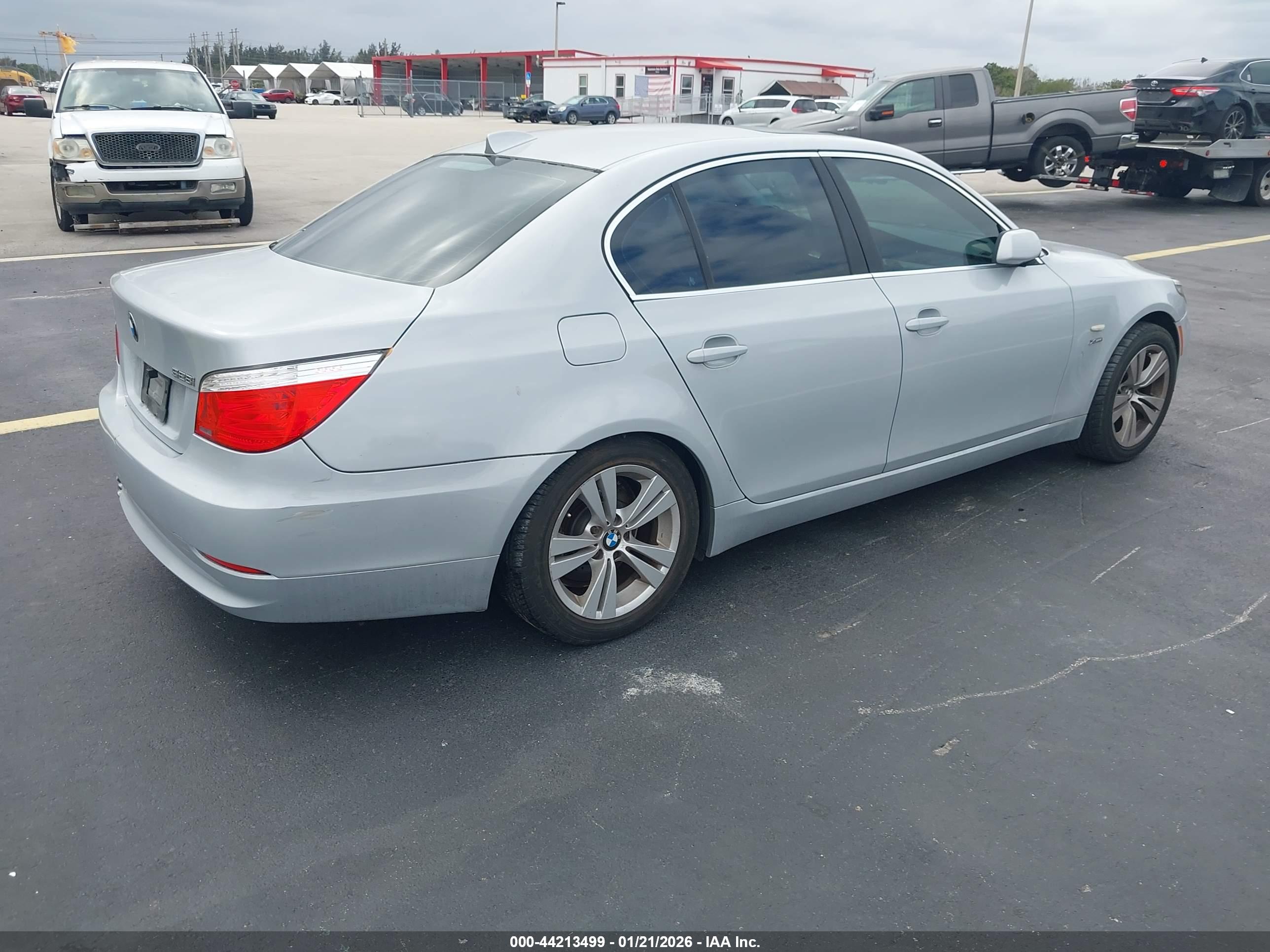 BMW 528I image 4
