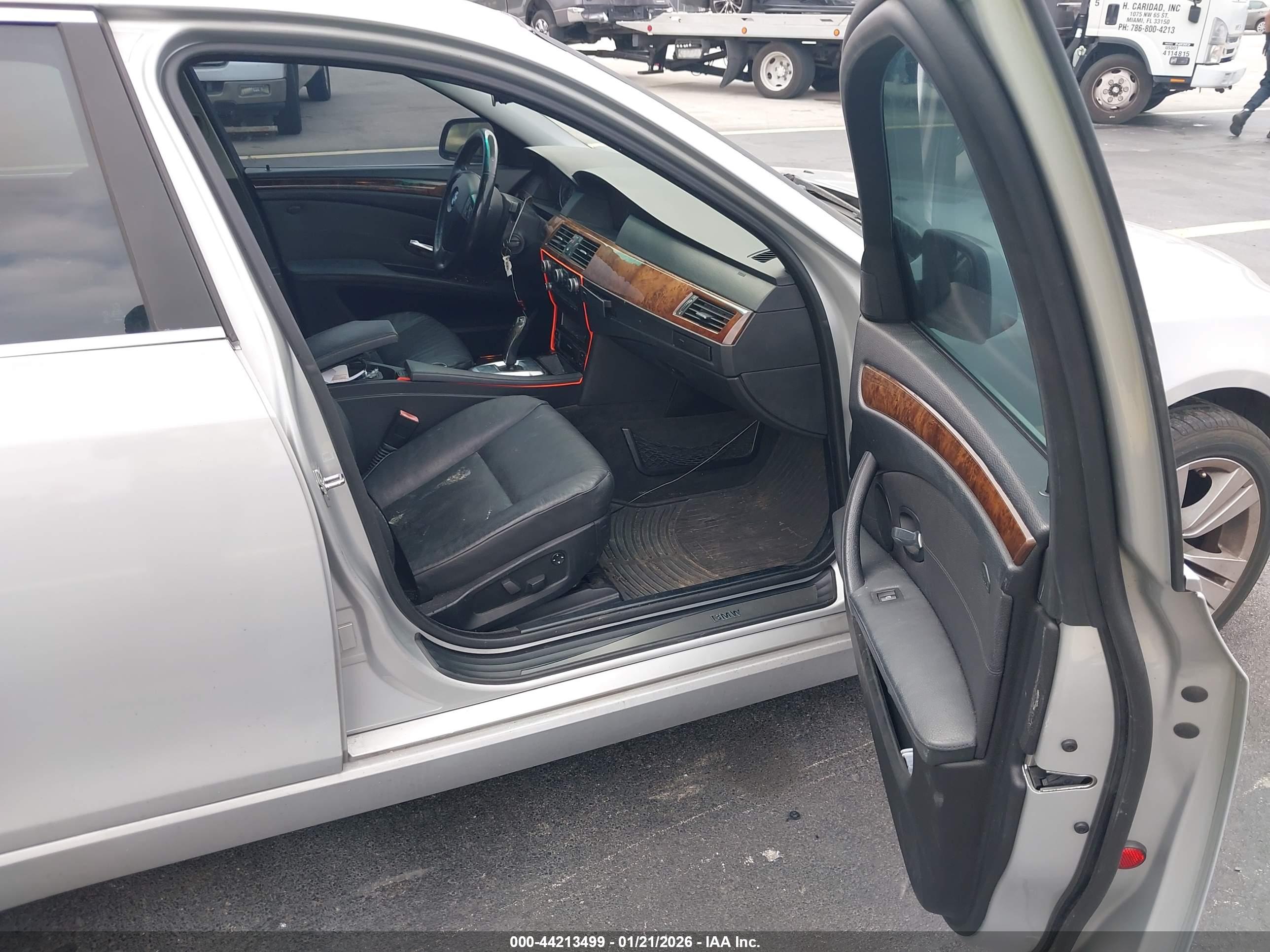 BMW 528I image 5