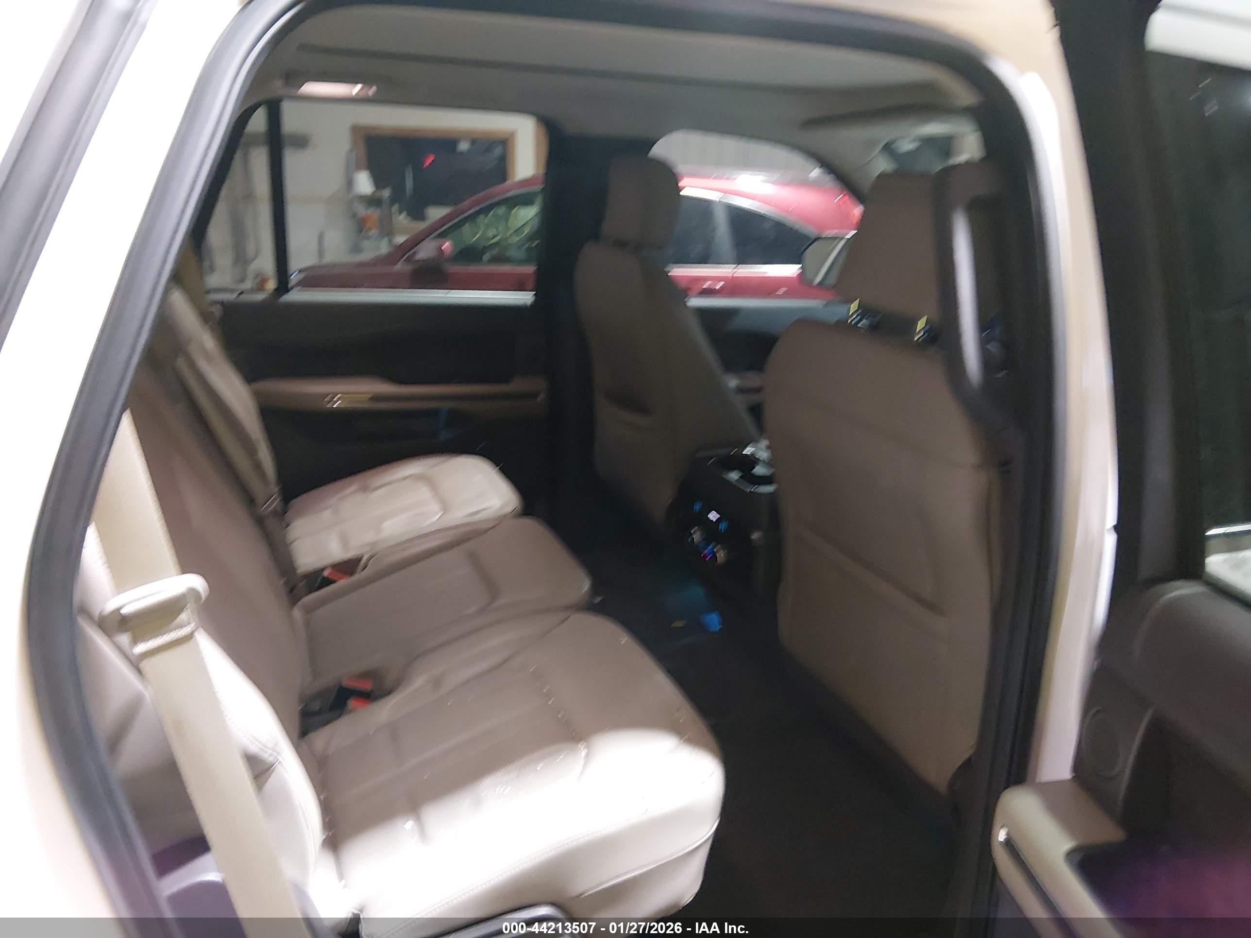 FORD EXPEDITION image 8