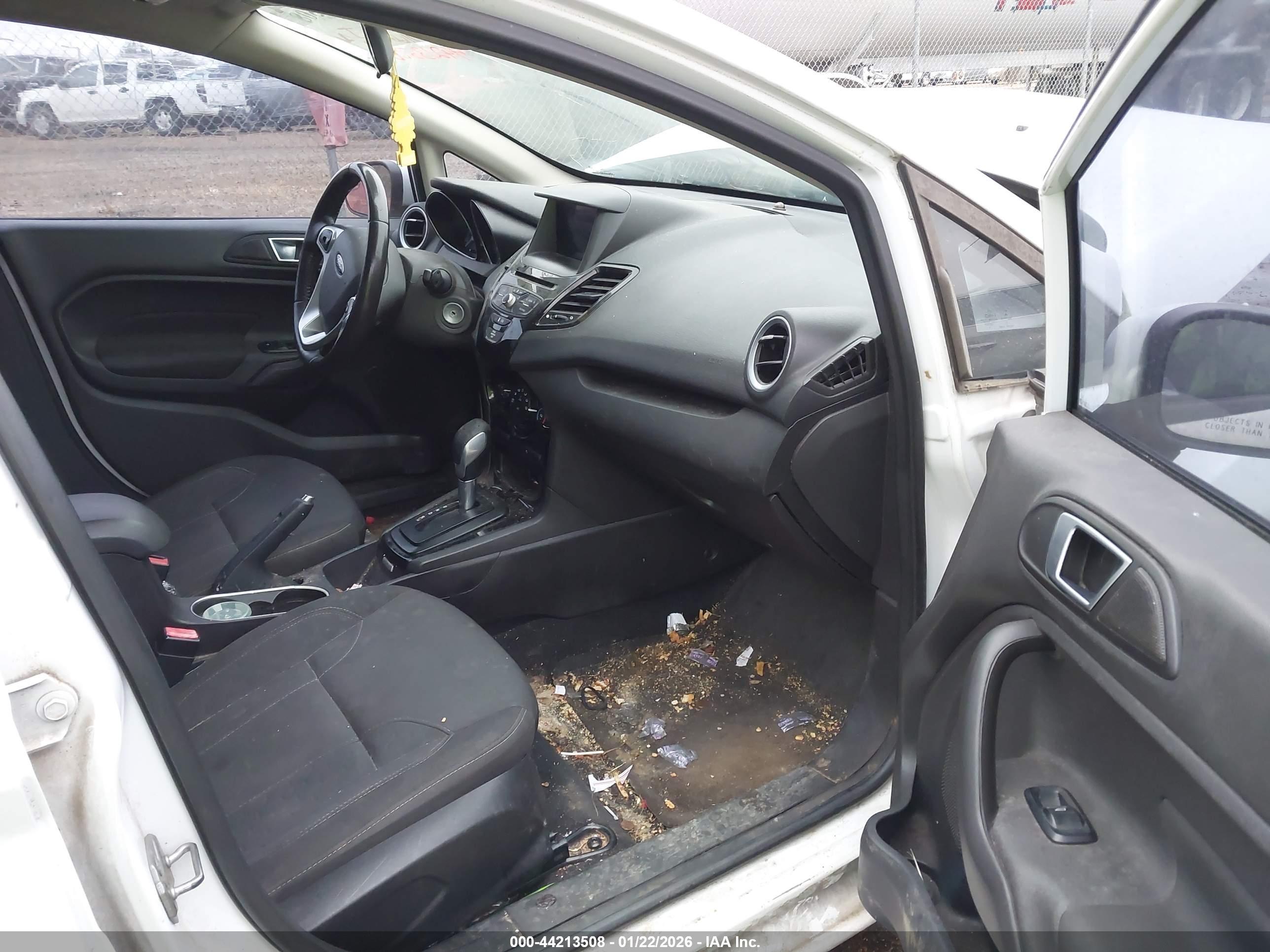 FORD FIESTA image 5