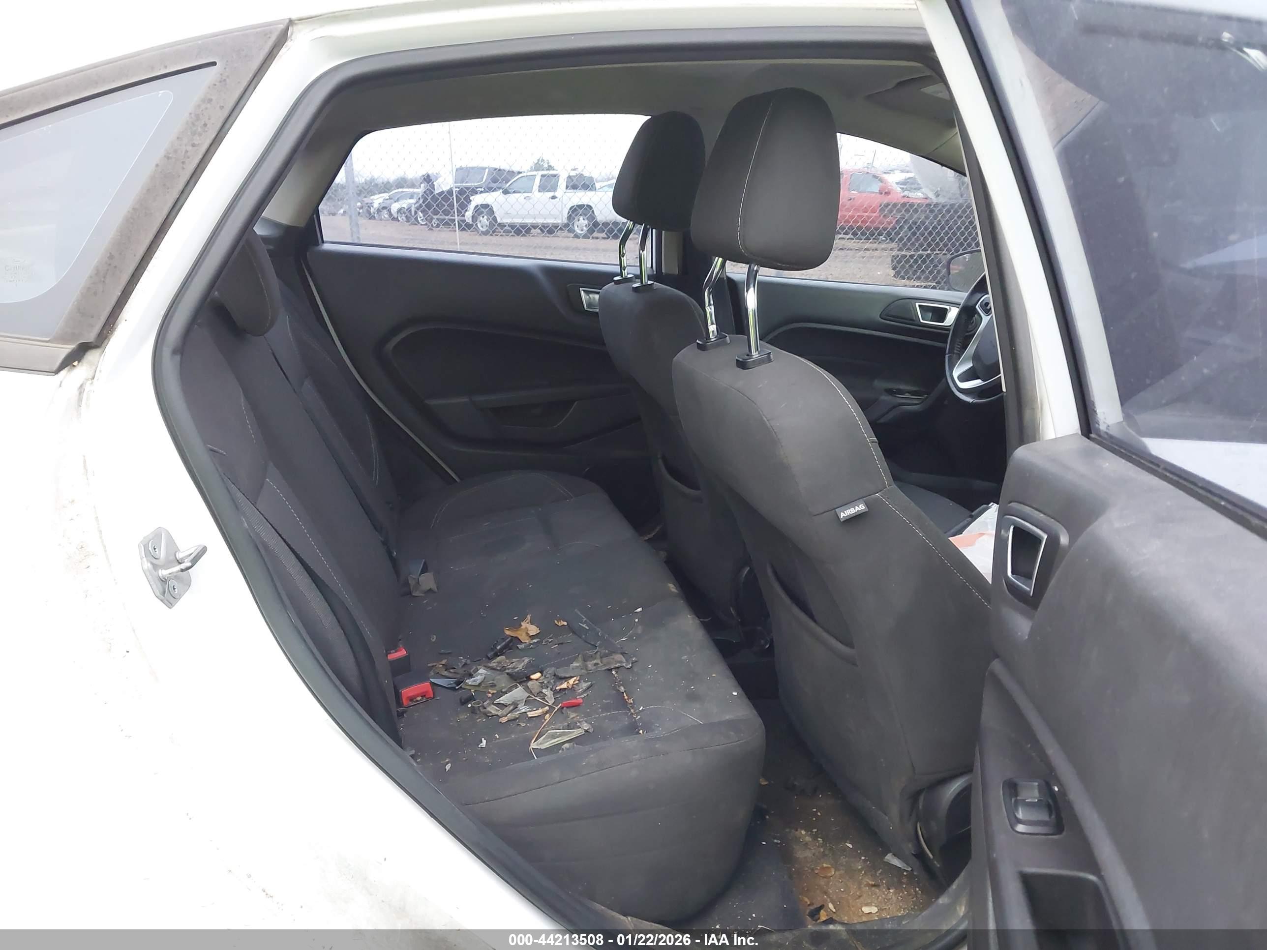 FORD FIESTA image 8