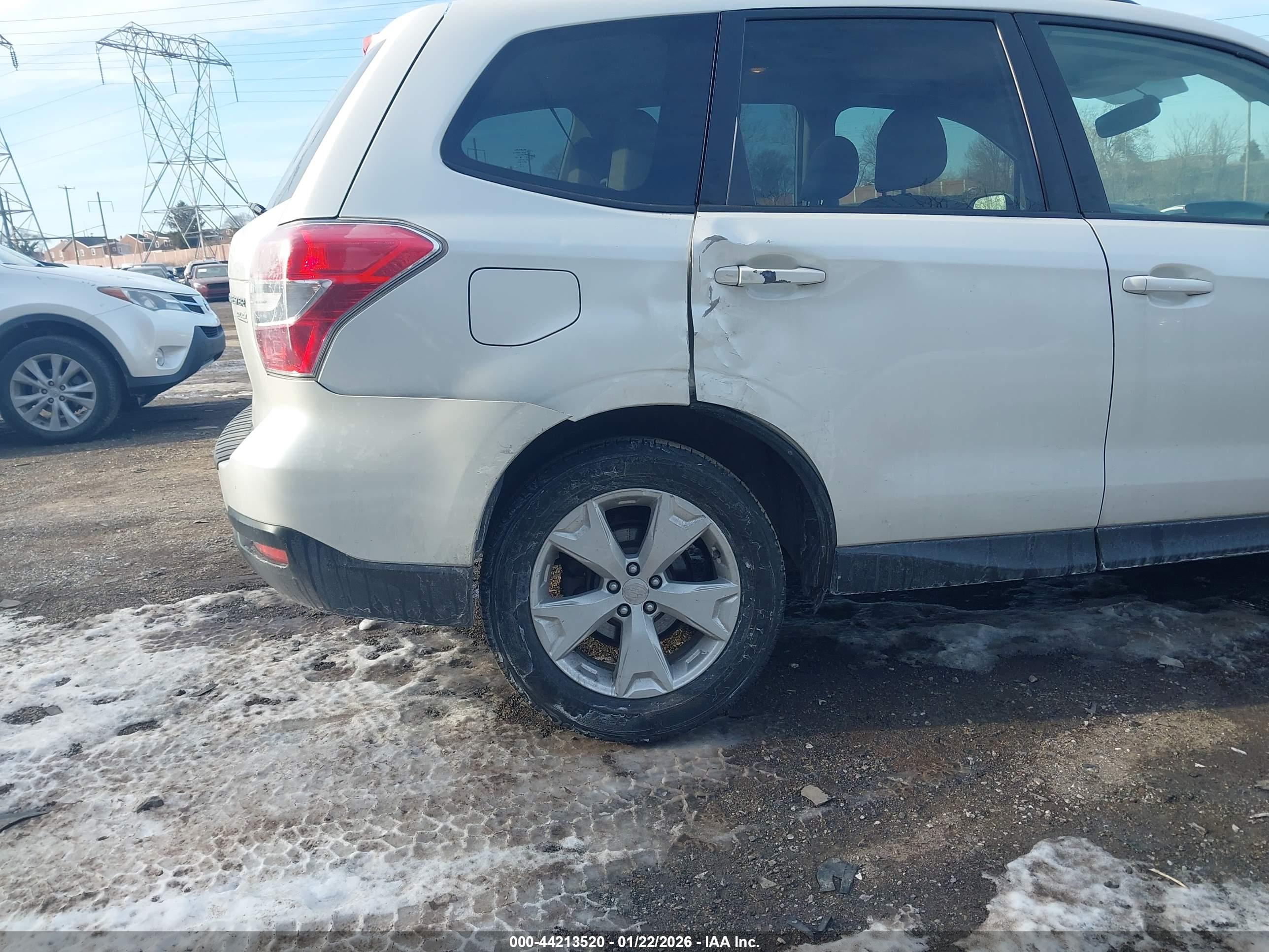 SUBARU FORESTER image 6