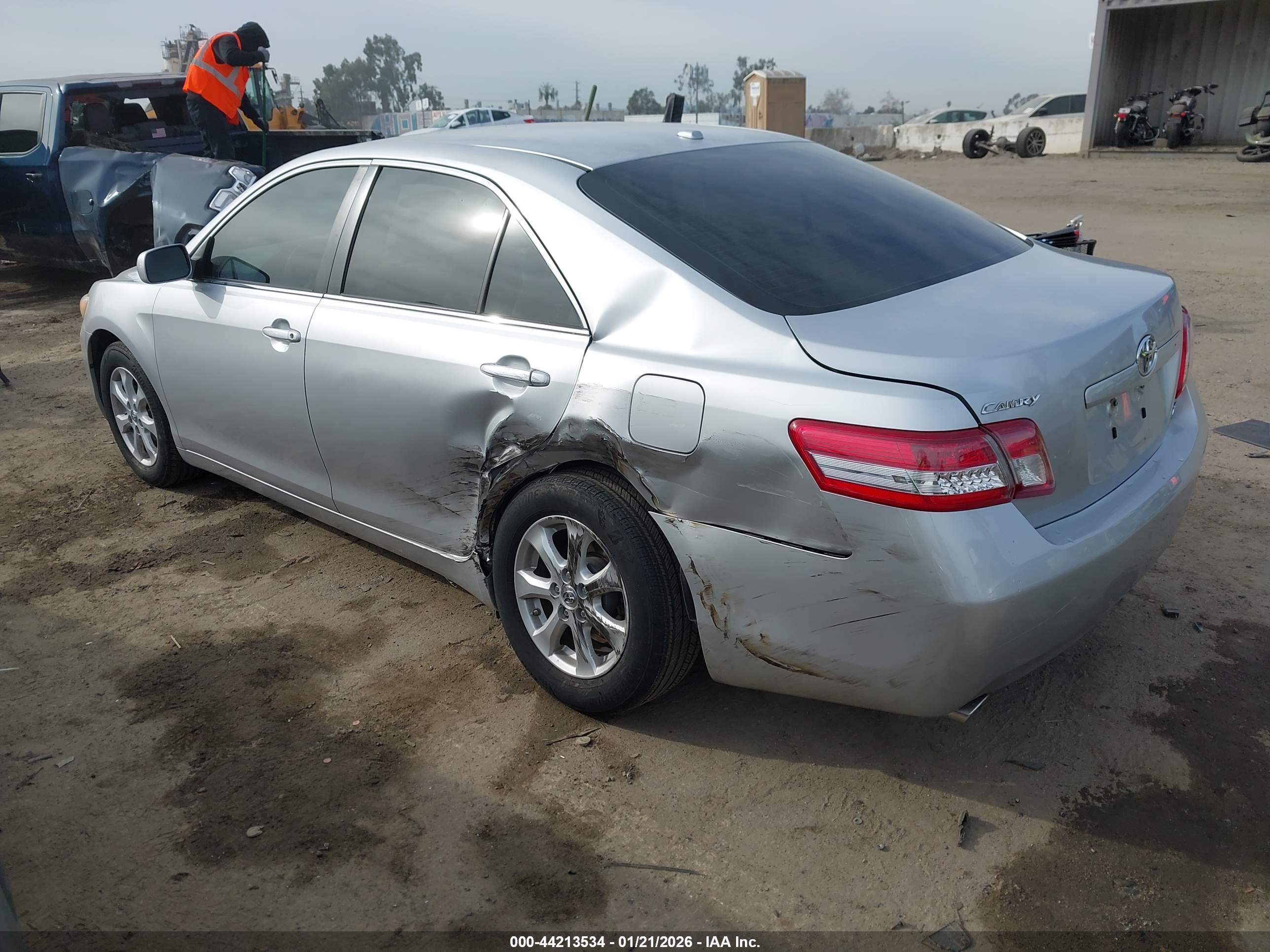TOYOTA CAMRY image 3