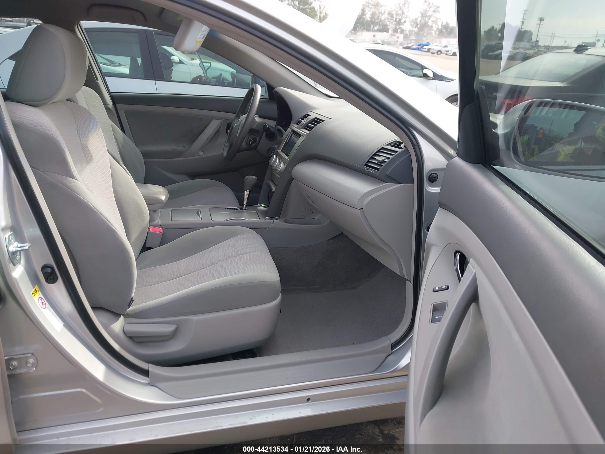 TOYOTA CAMRY image 5