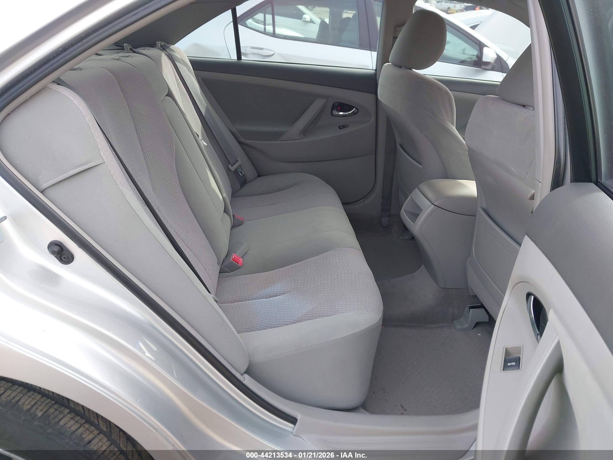 TOYOTA CAMRY image 8