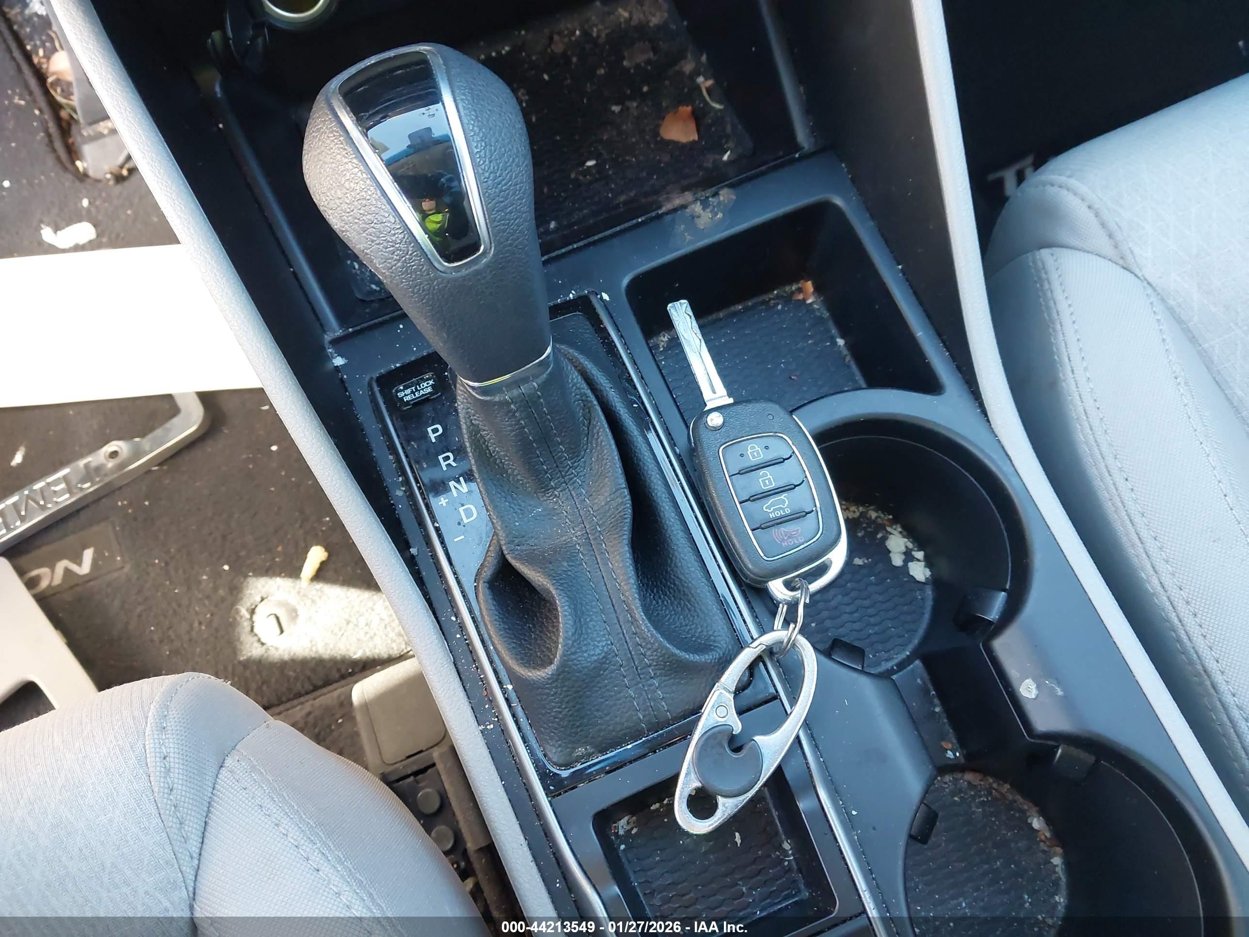 HYUNDAI TUCSON image 11