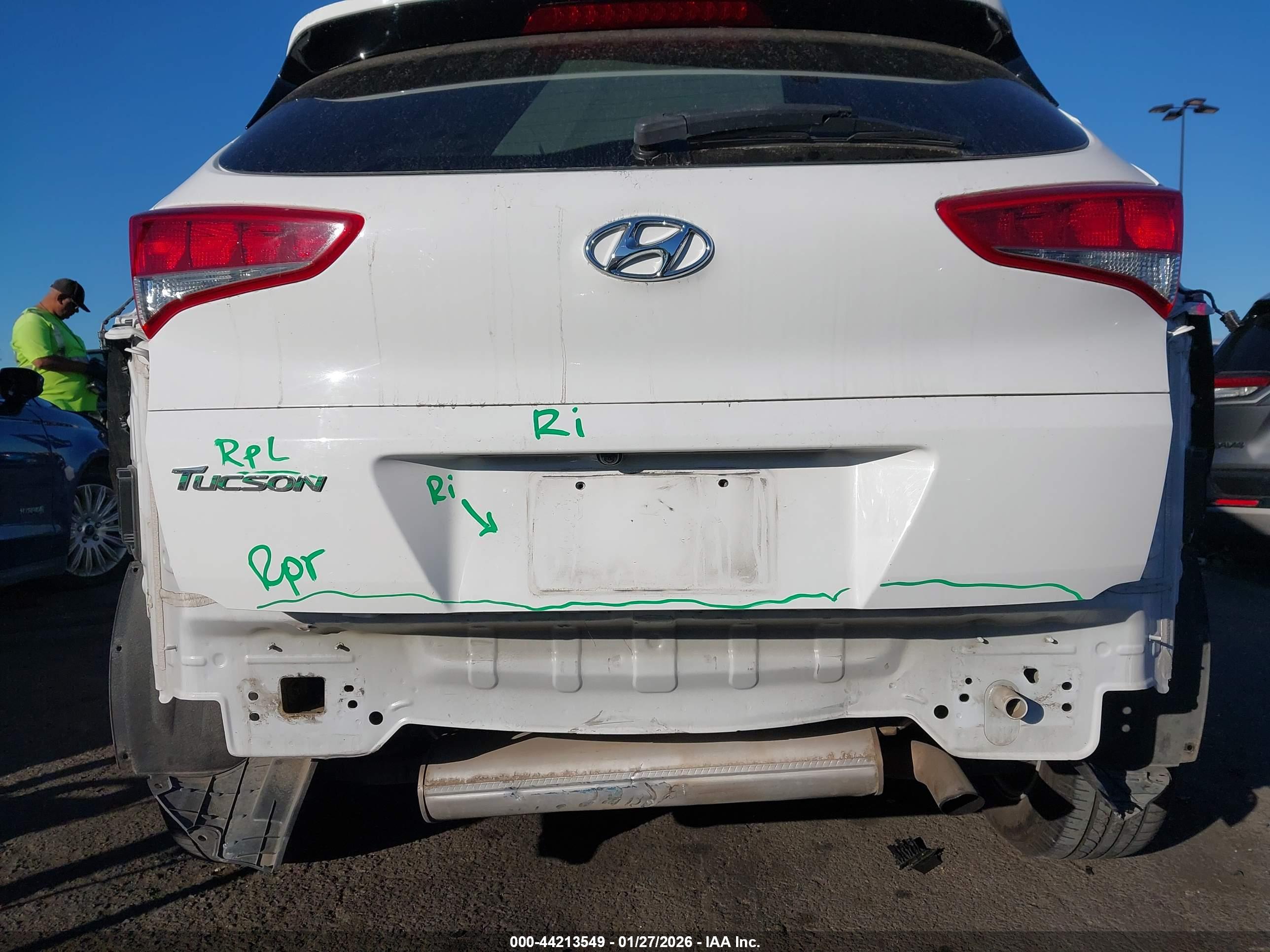 HYUNDAI TUCSON image 6
