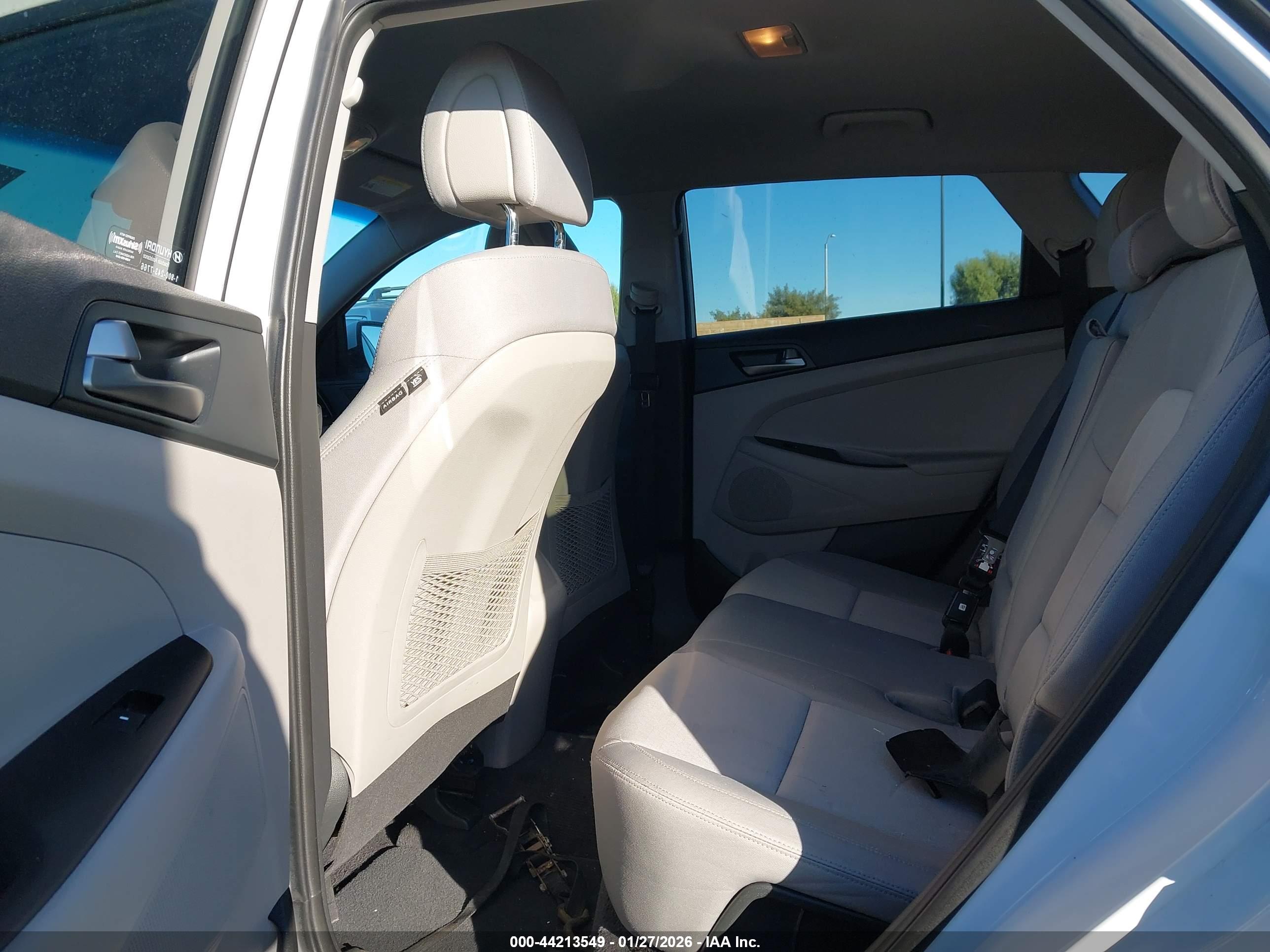 HYUNDAI TUCSON image 8