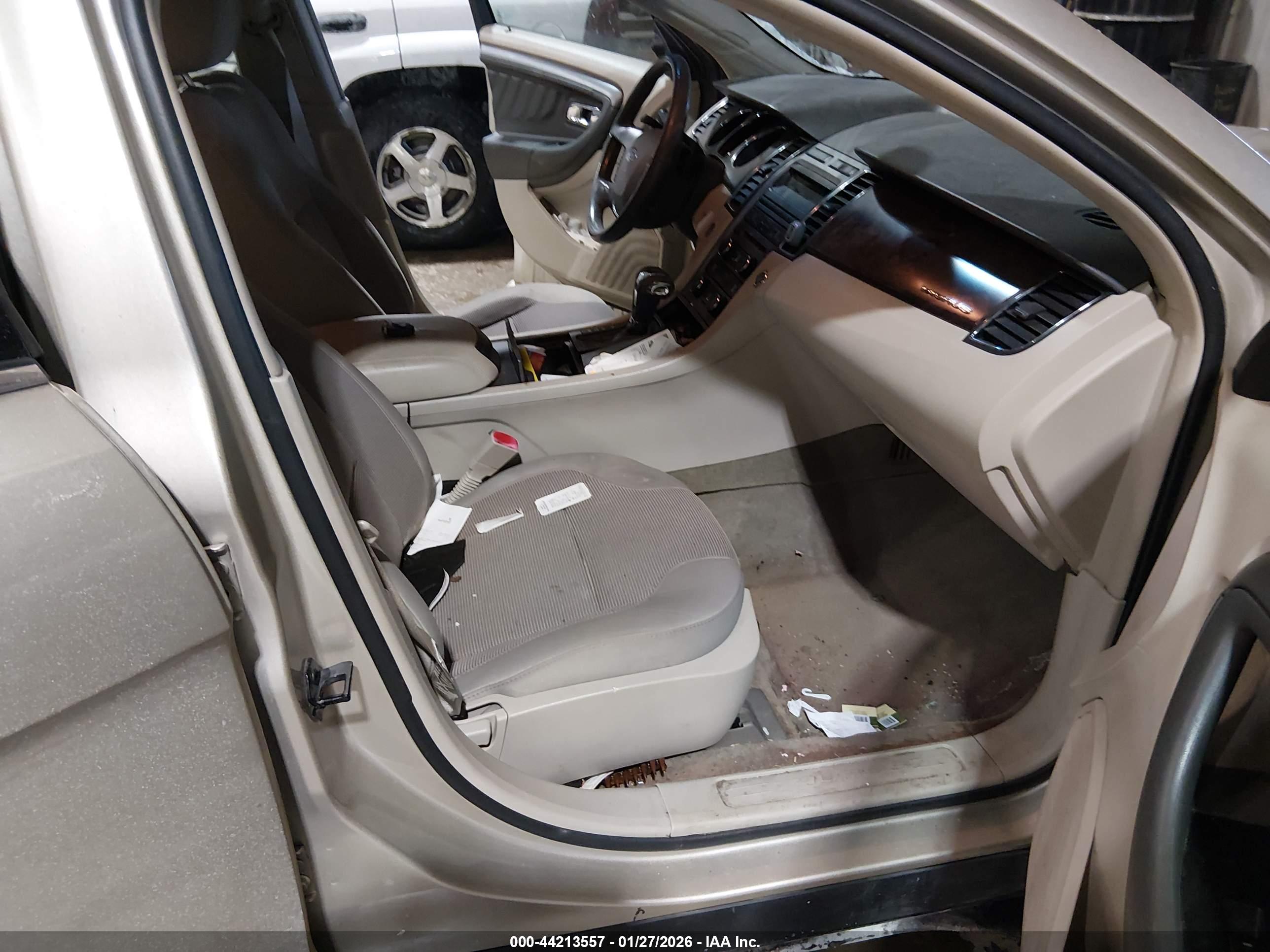 FORD TAURUS image 5