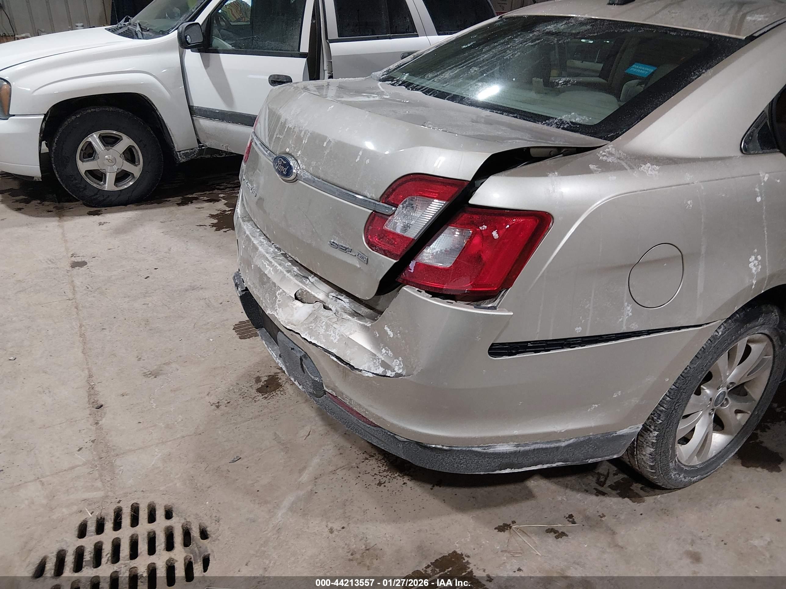 FORD TAURUS image 6