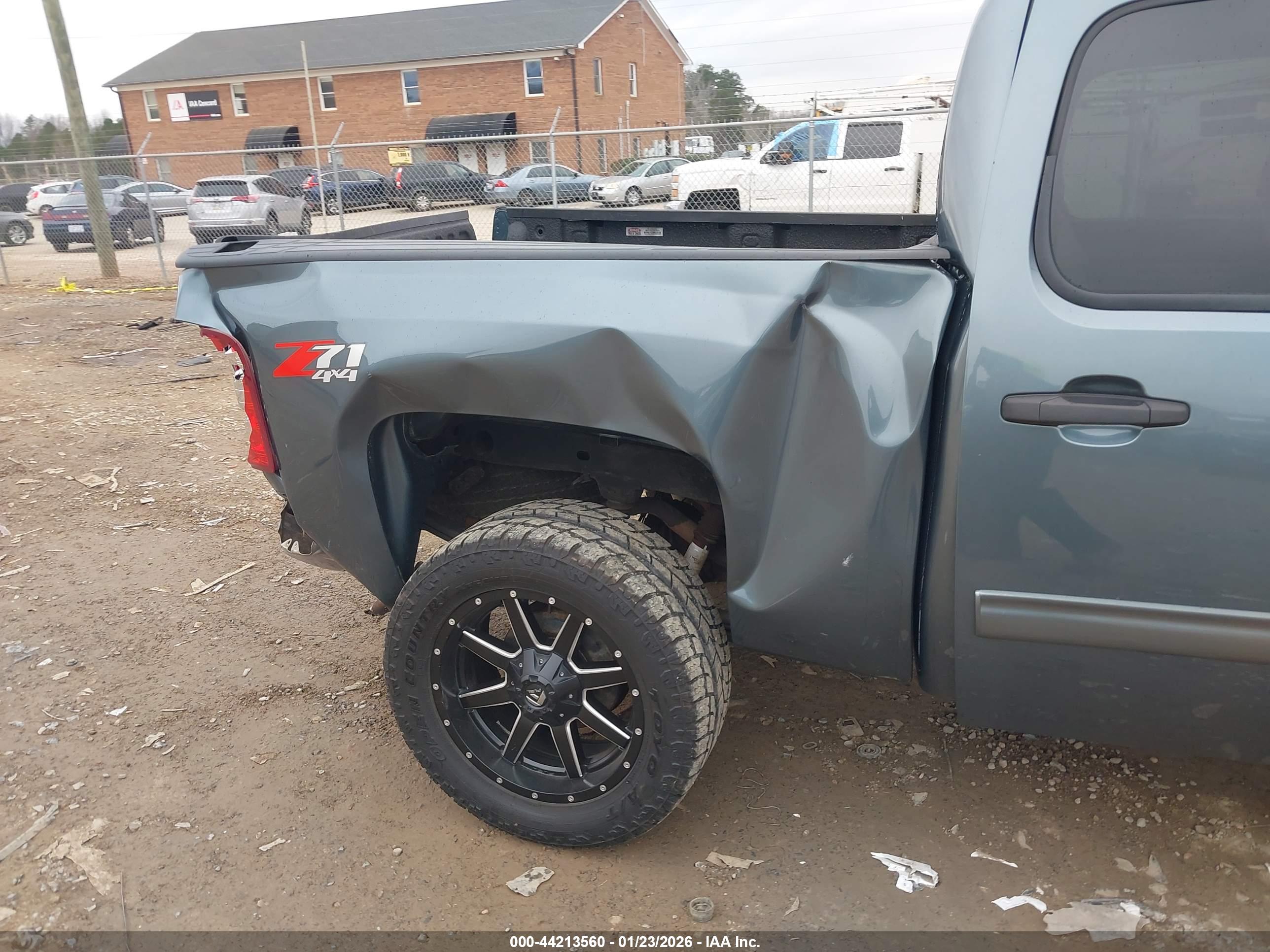 CHEVROLET SILVERADO image 6