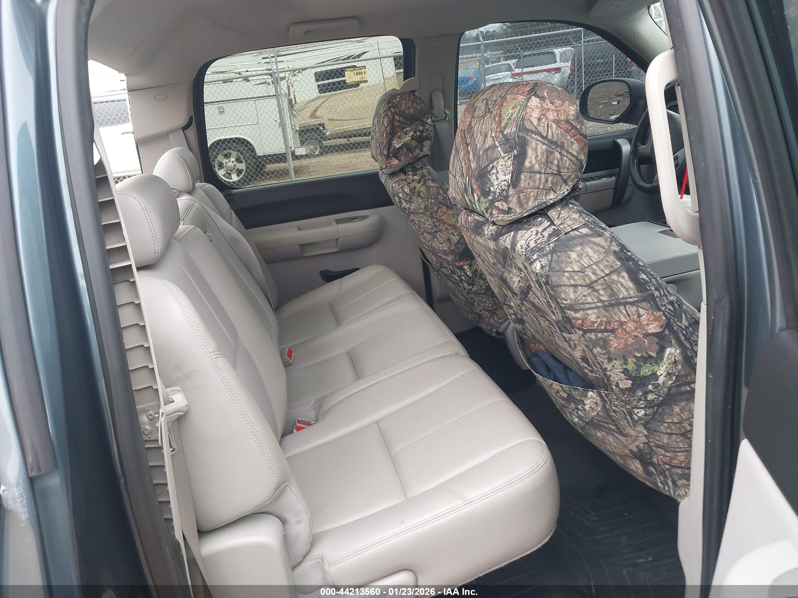 CHEVROLET SILVERADO image 8