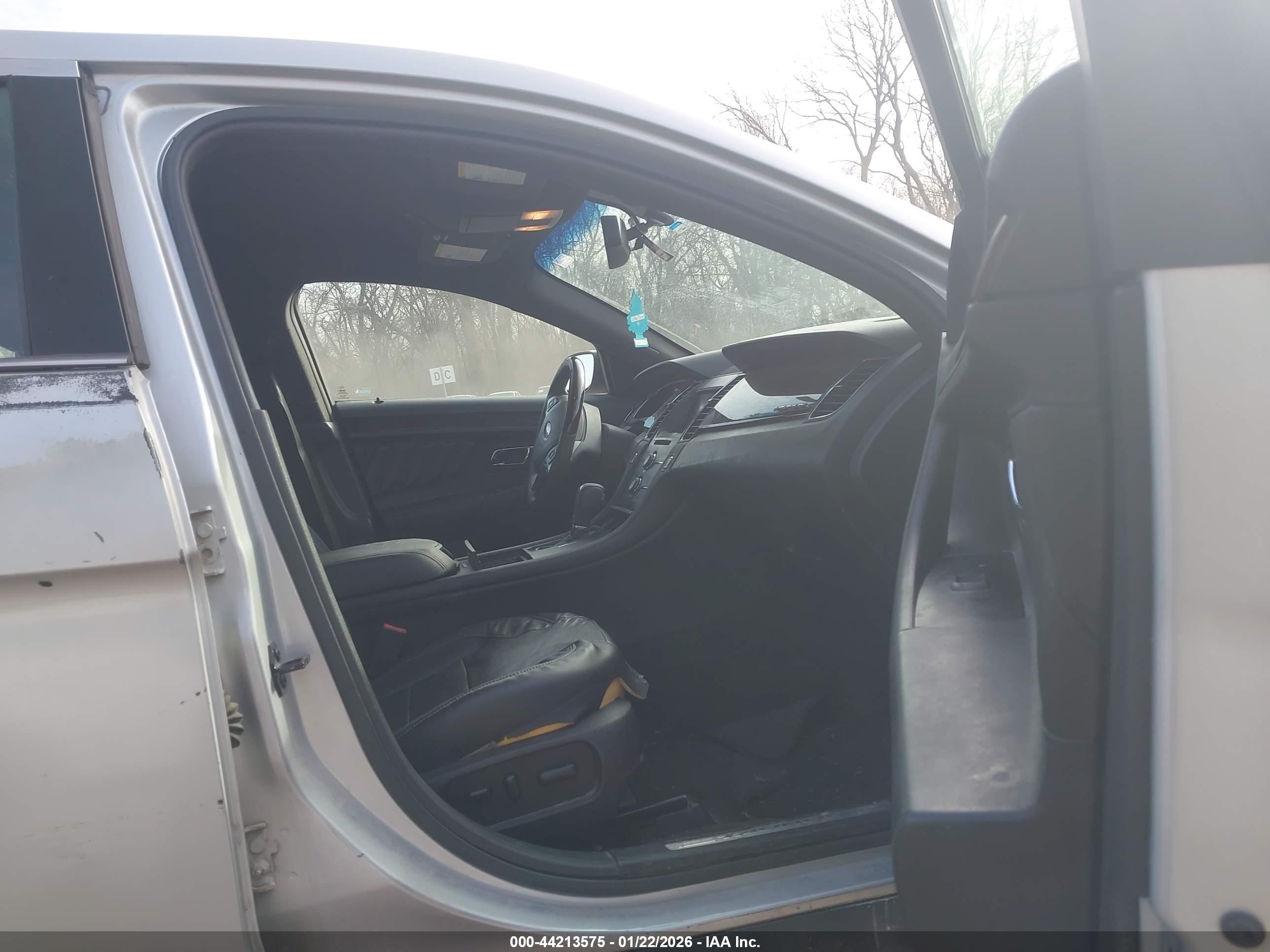 FORD TAURUS image 5