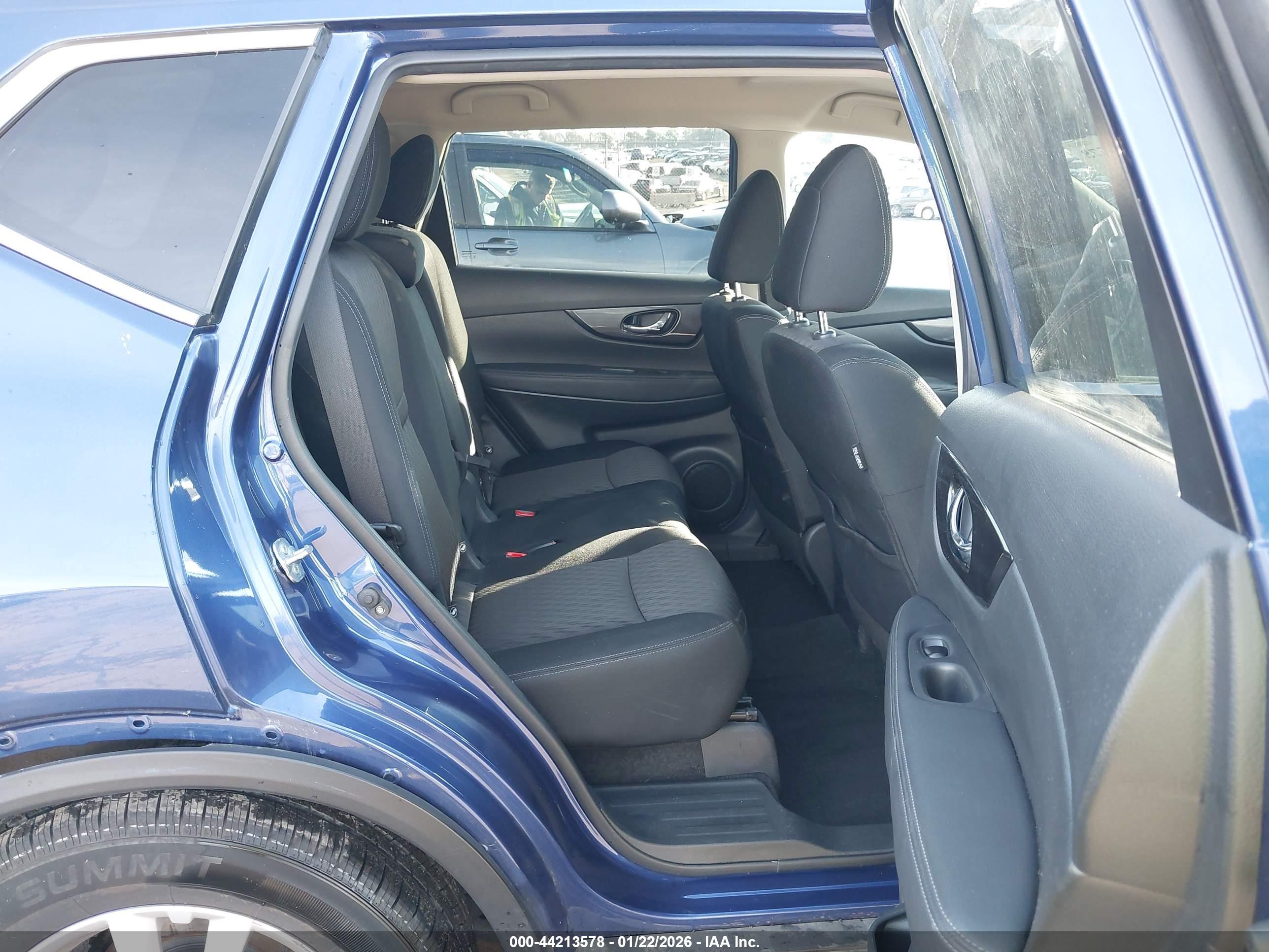 NISSAN ROGUE image 8