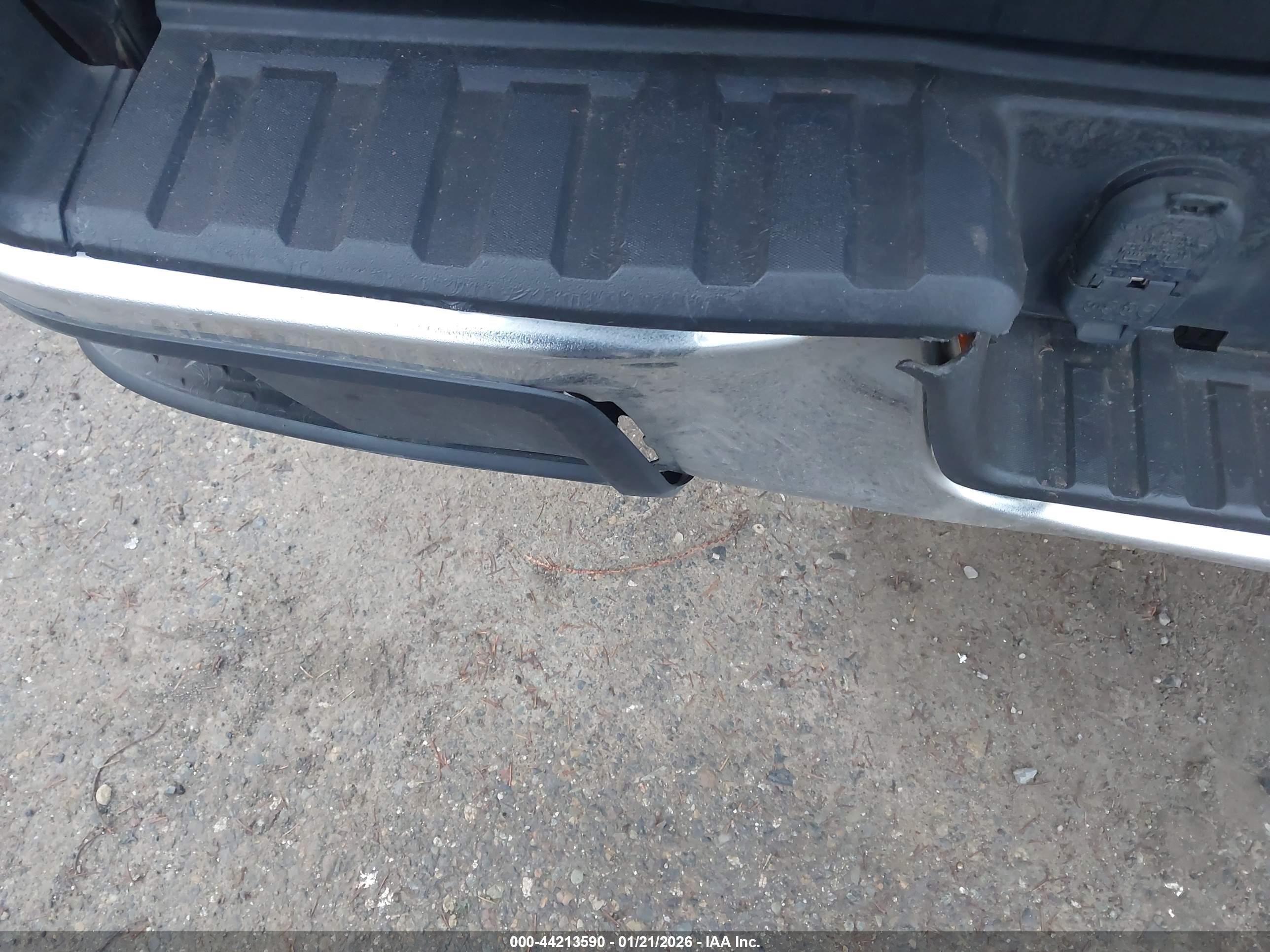 CHEVROLET COLORADO image 6