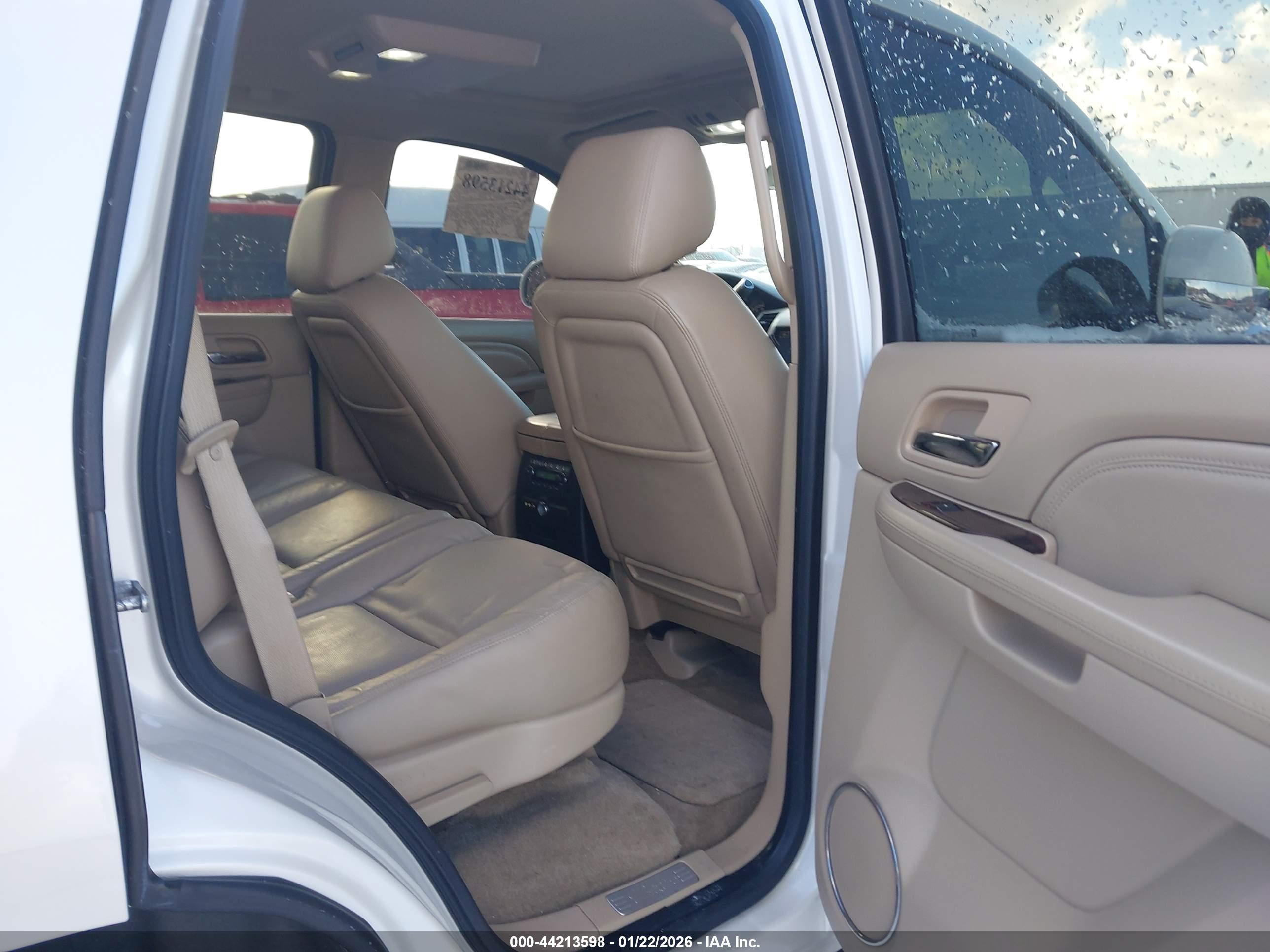 CADILLAC ESCALADE image 8