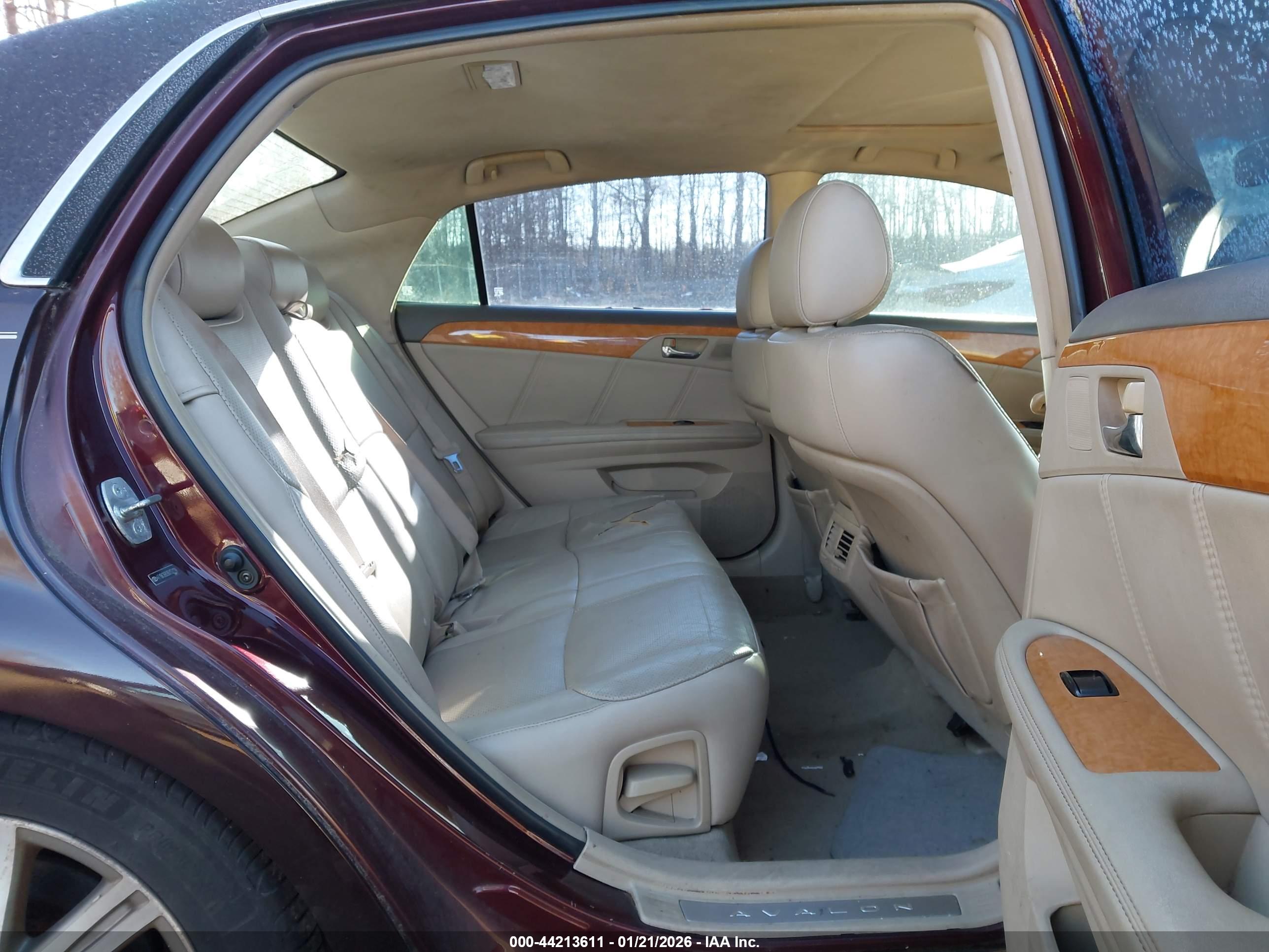 TOYOTA AVALON image 8