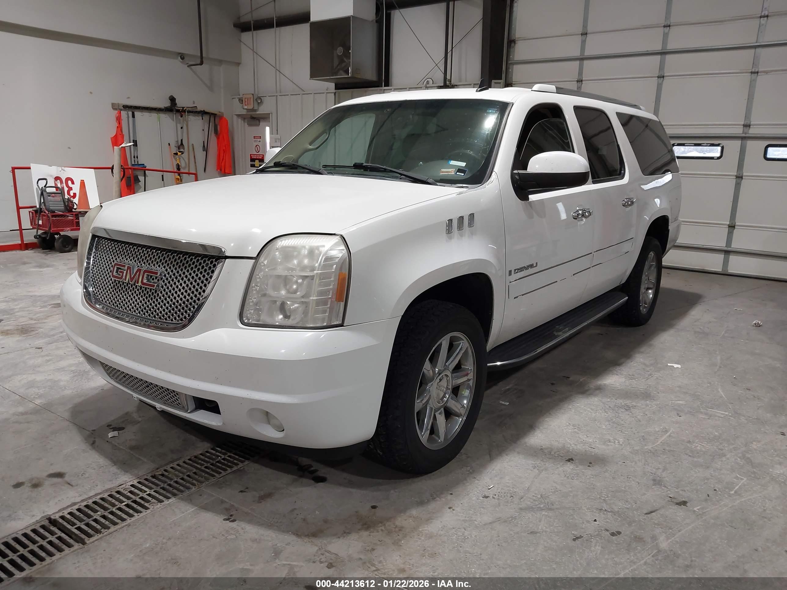 GMC YUKON image 2