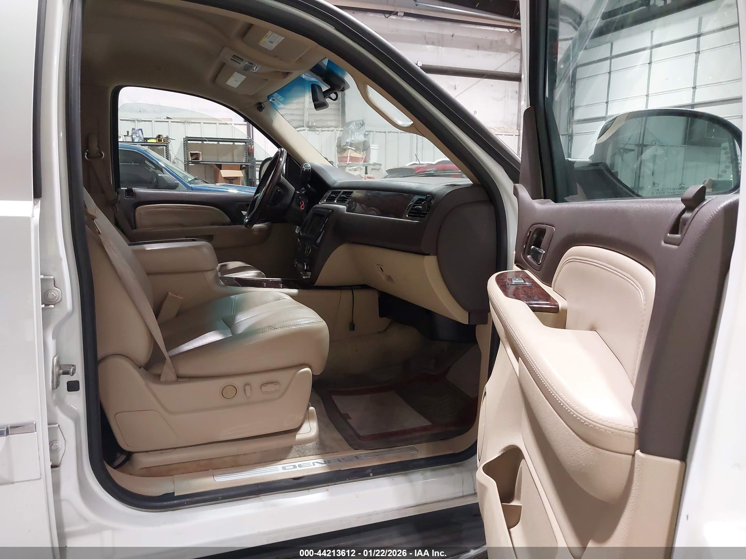 GMC YUKON image 5