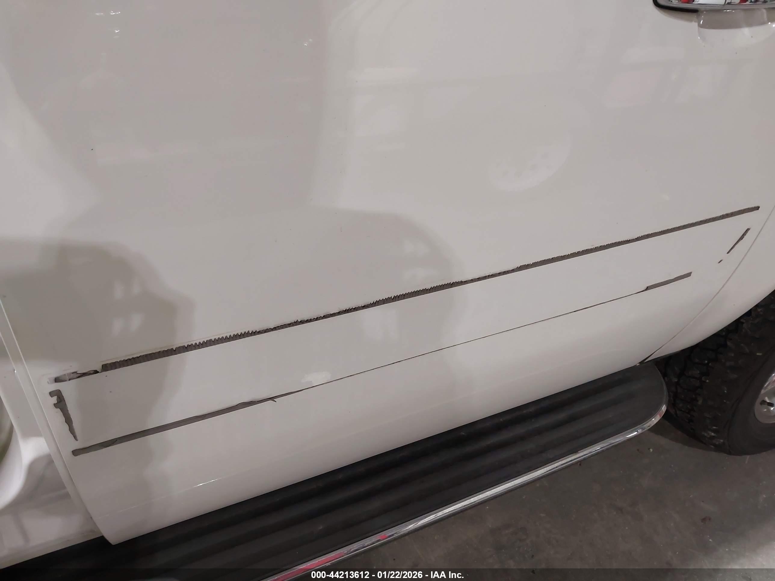 GMC YUKON image 6