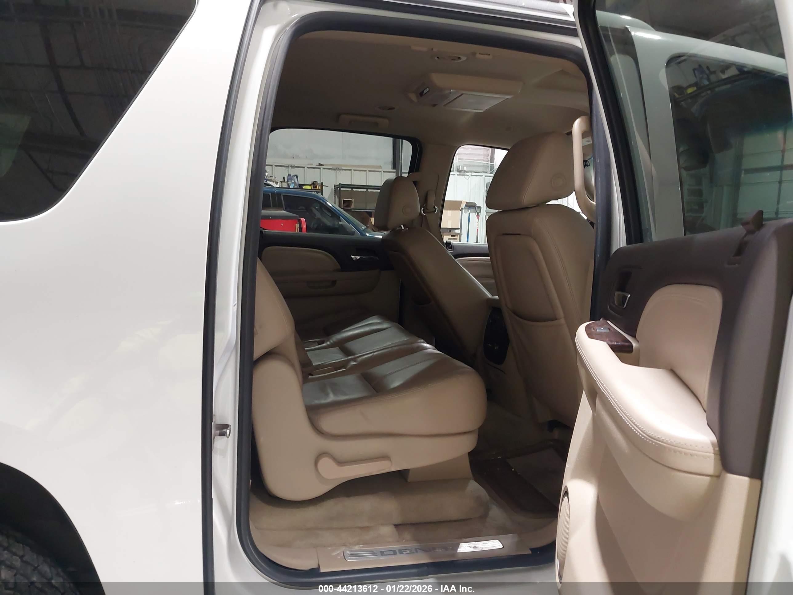 GMC YUKON image 8