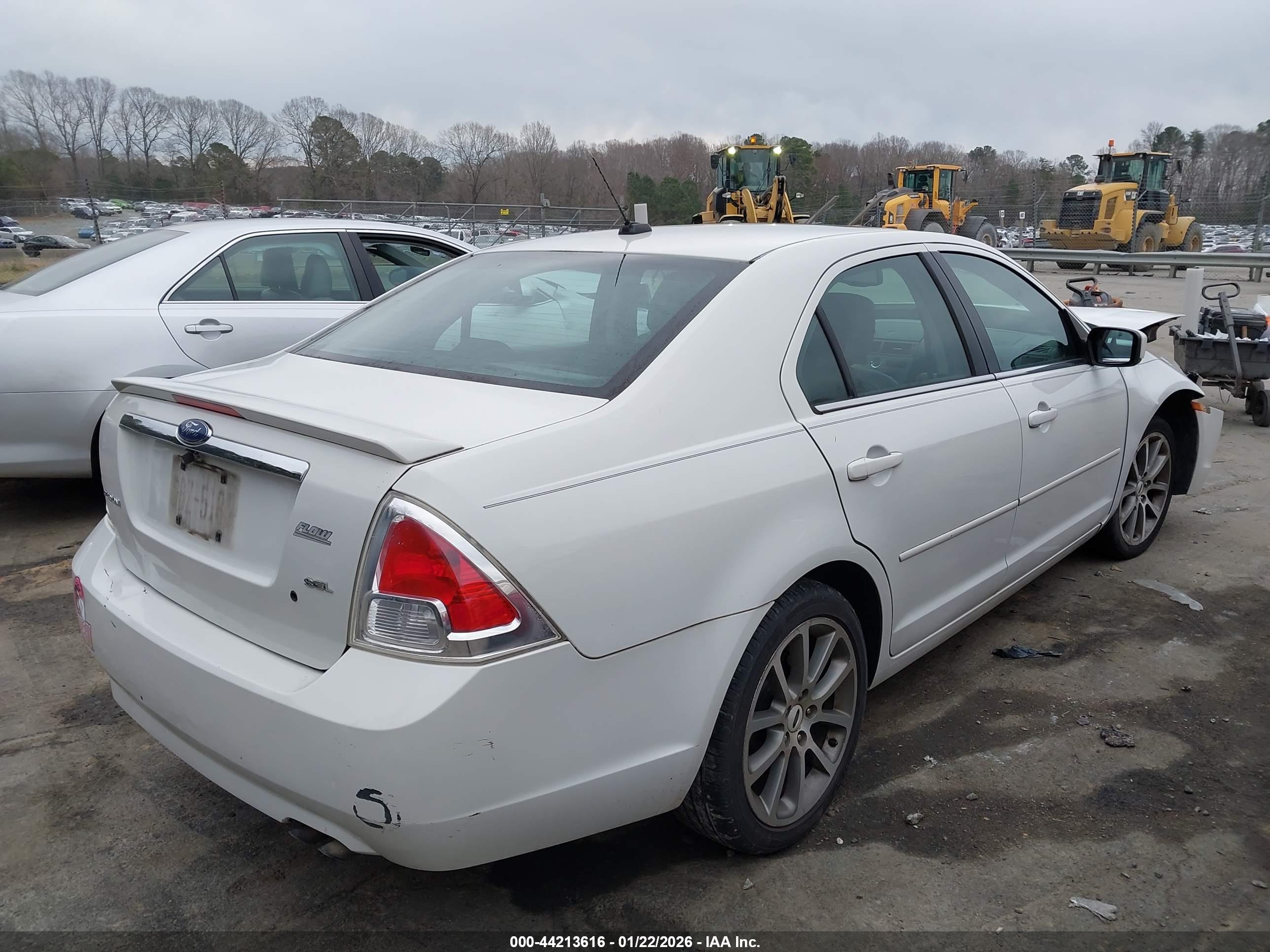 FORD FUSION image 4