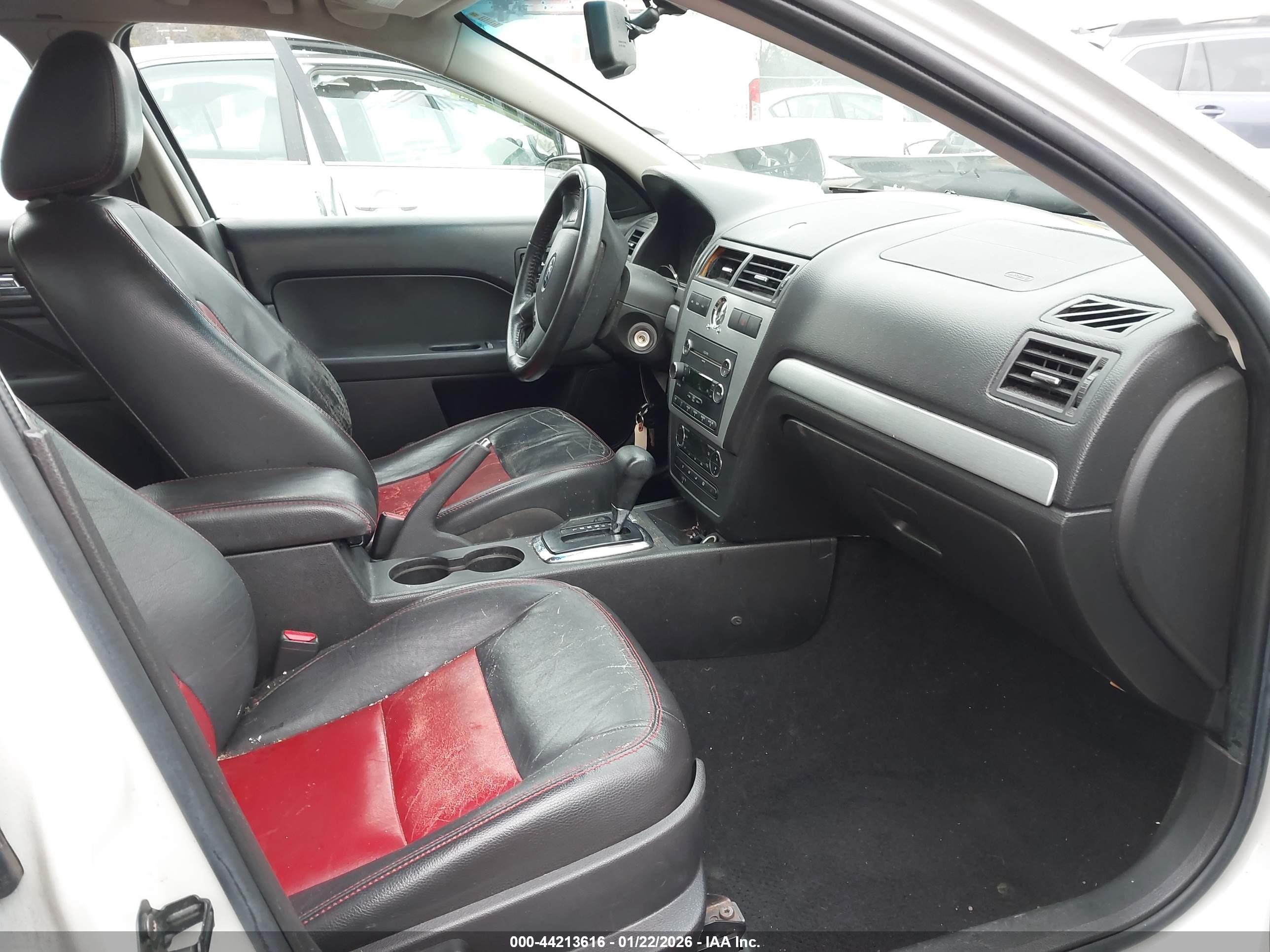 FORD FUSION image 5