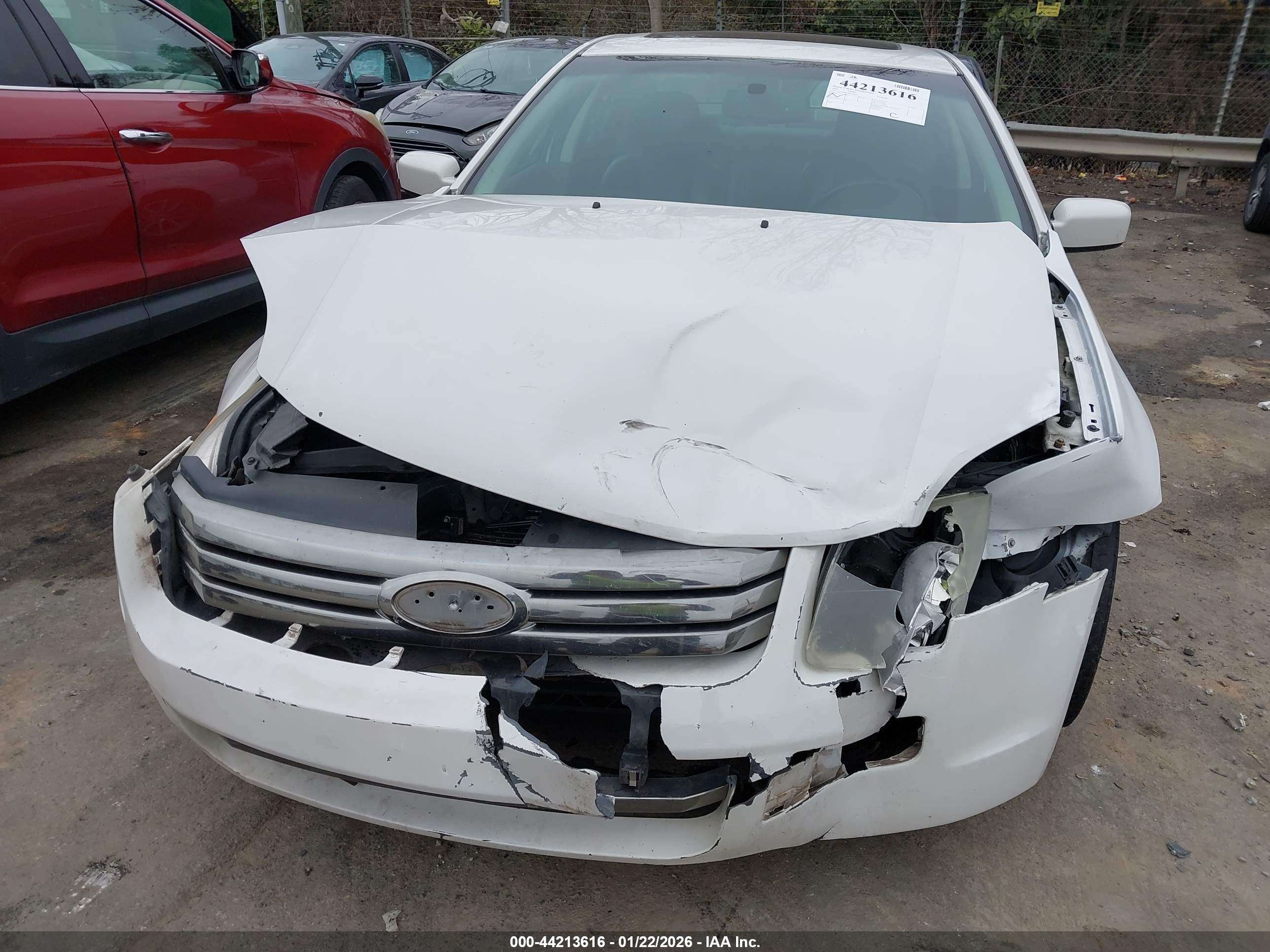 FORD FUSION image 6