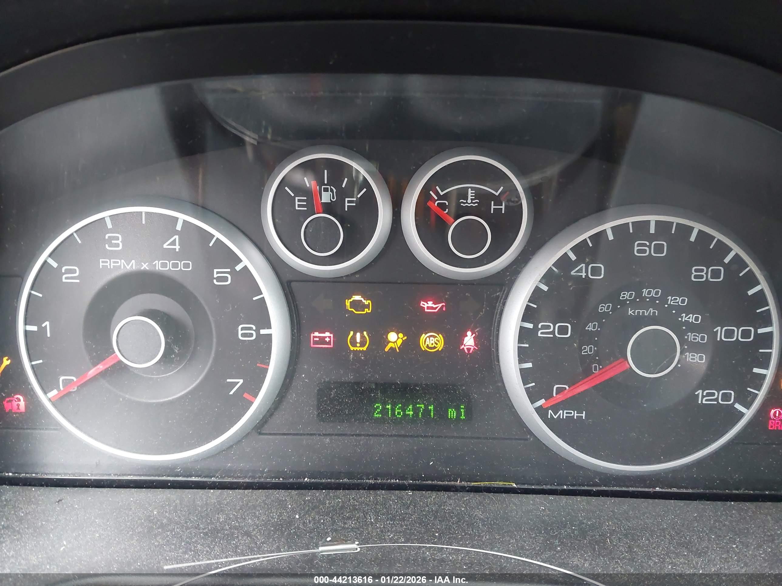 FORD FUSION image 7