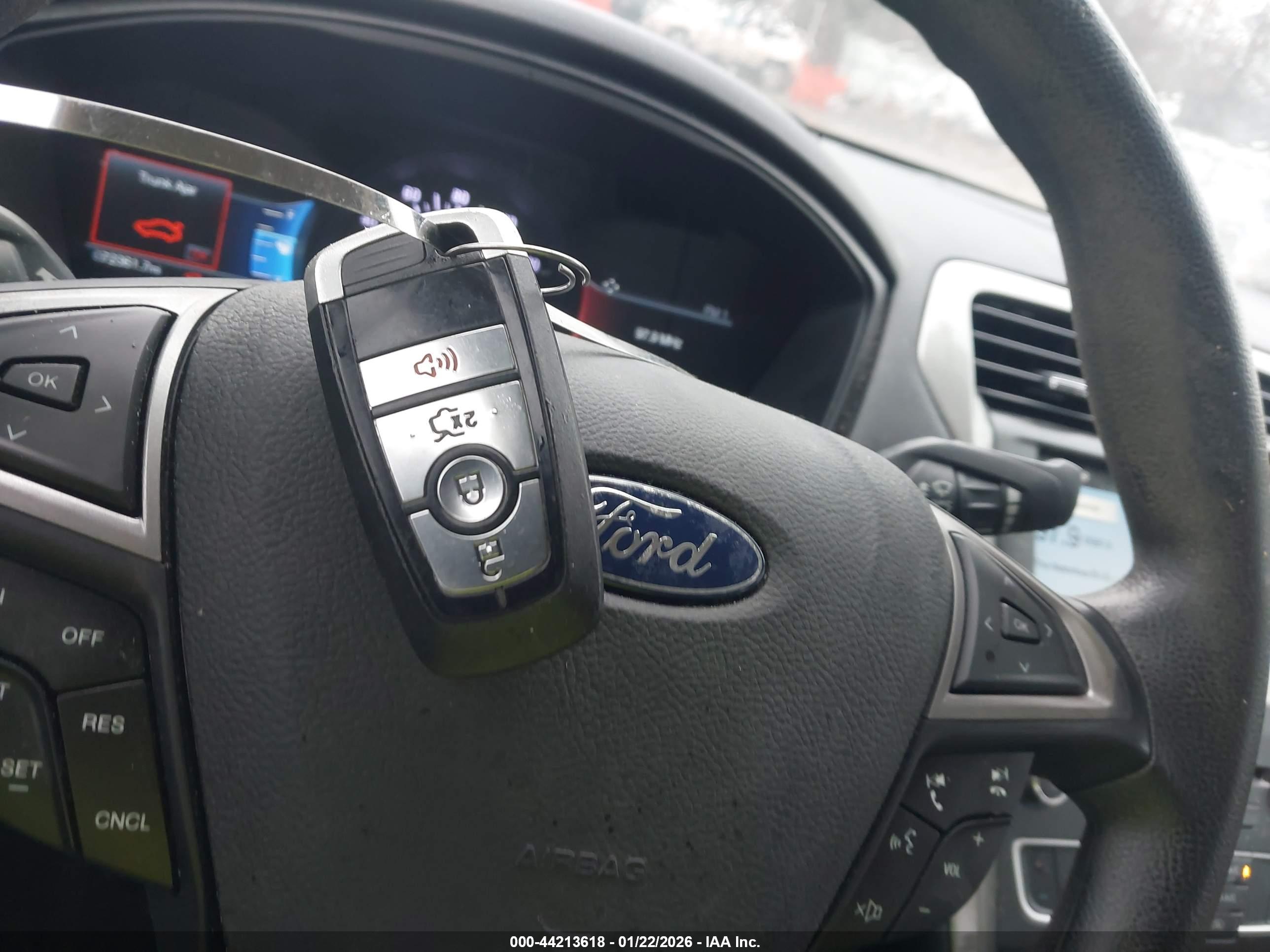 FORD FUSION image 11