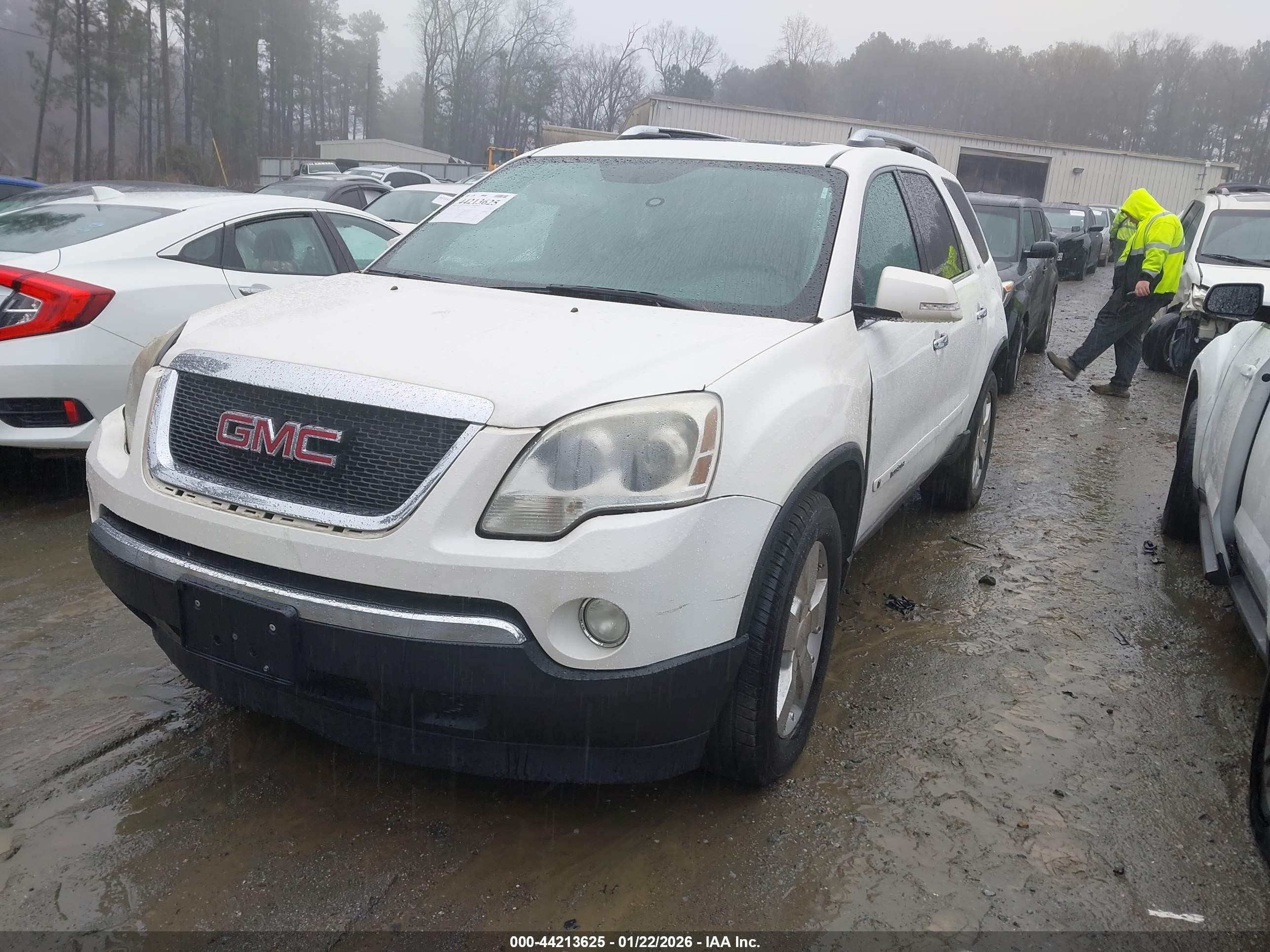 GMC ACADIA image 2