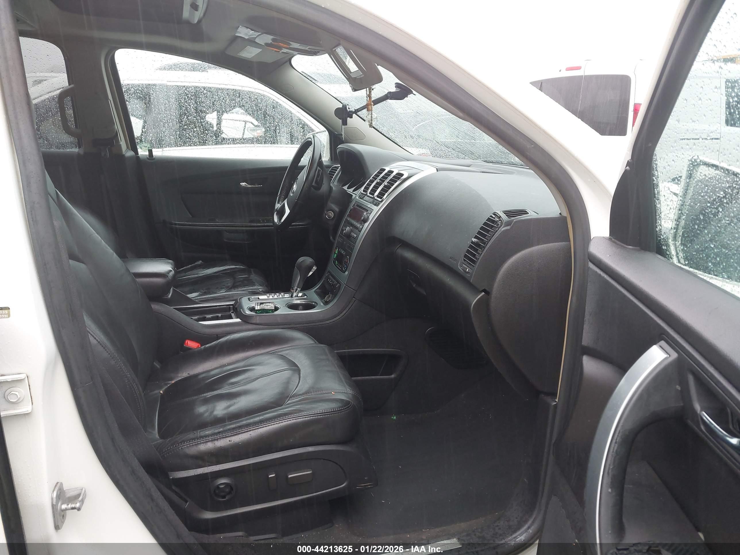 GMC ACADIA image 5