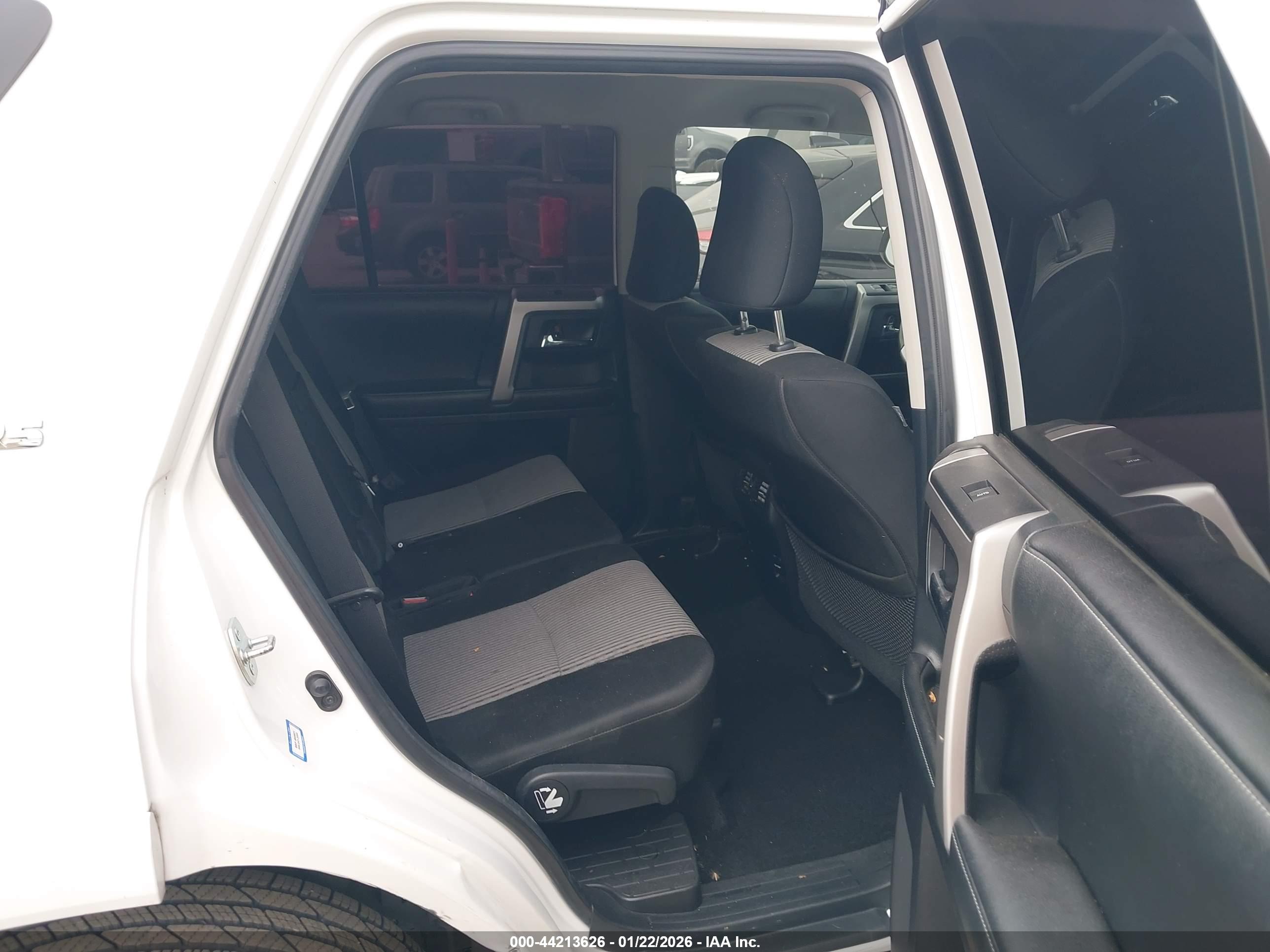 TOYOTA 4RUNNER image 8