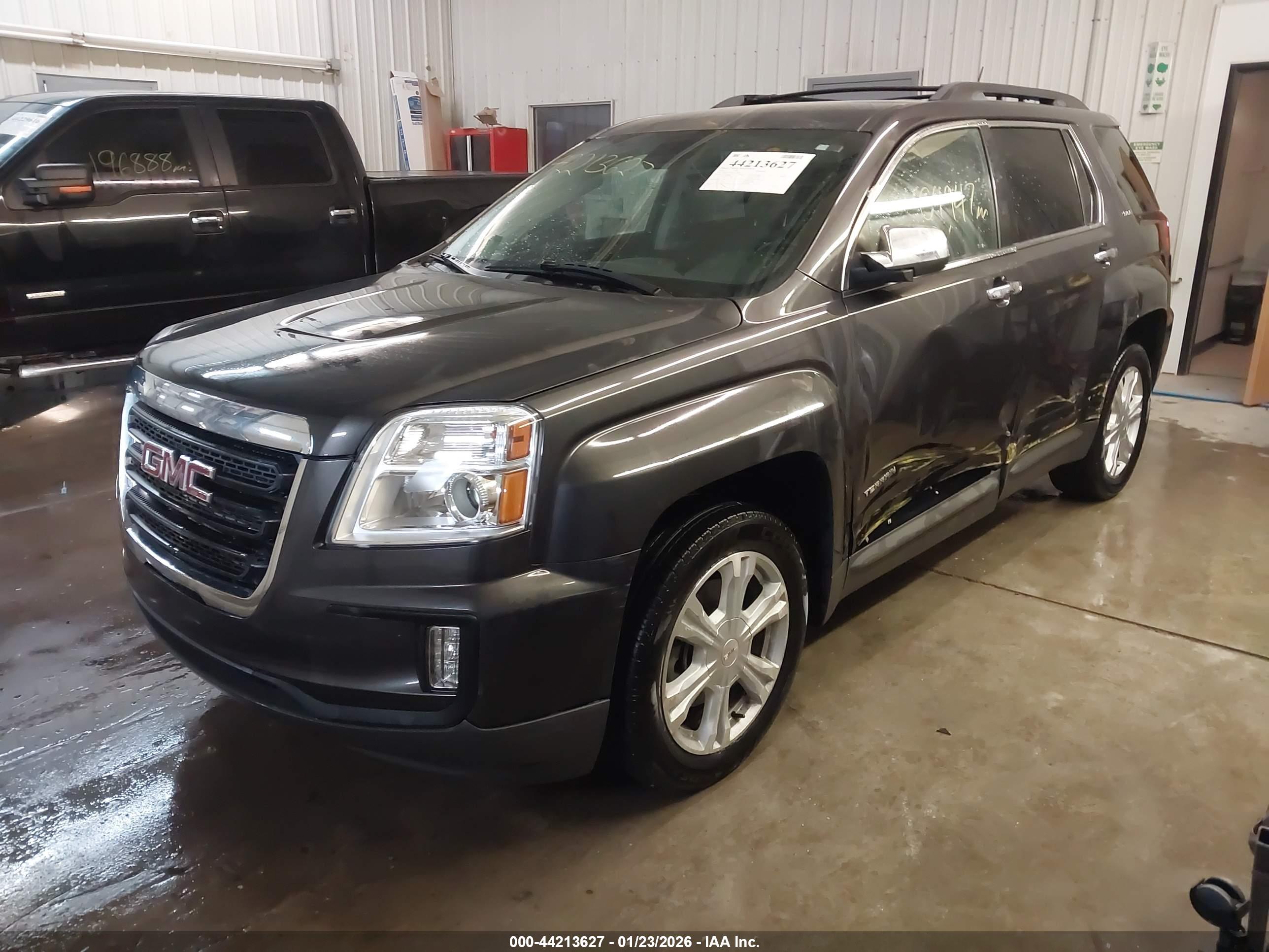 GMC TERRAIN image 2