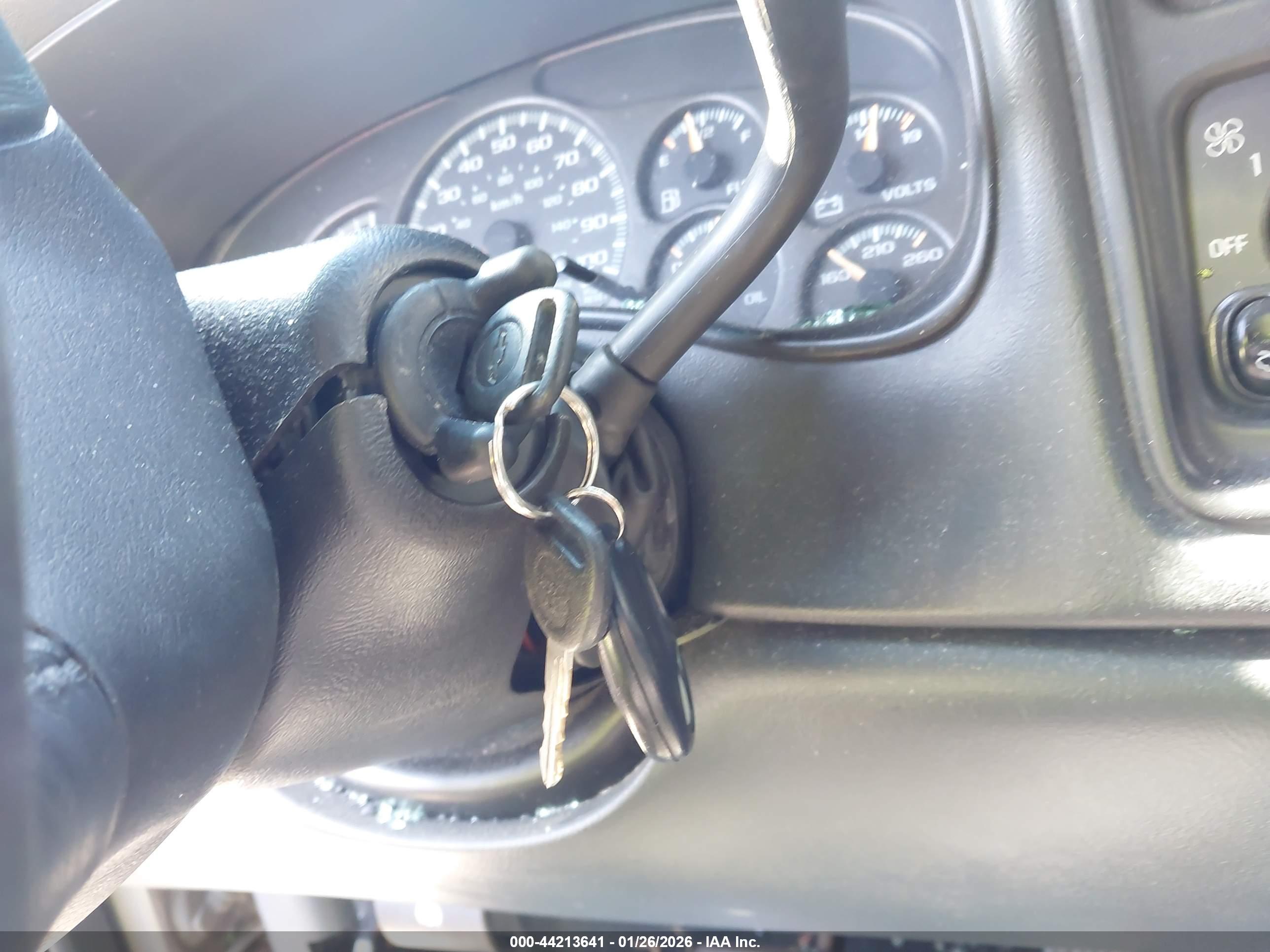 CHEVROLET SILVERADO image 11
