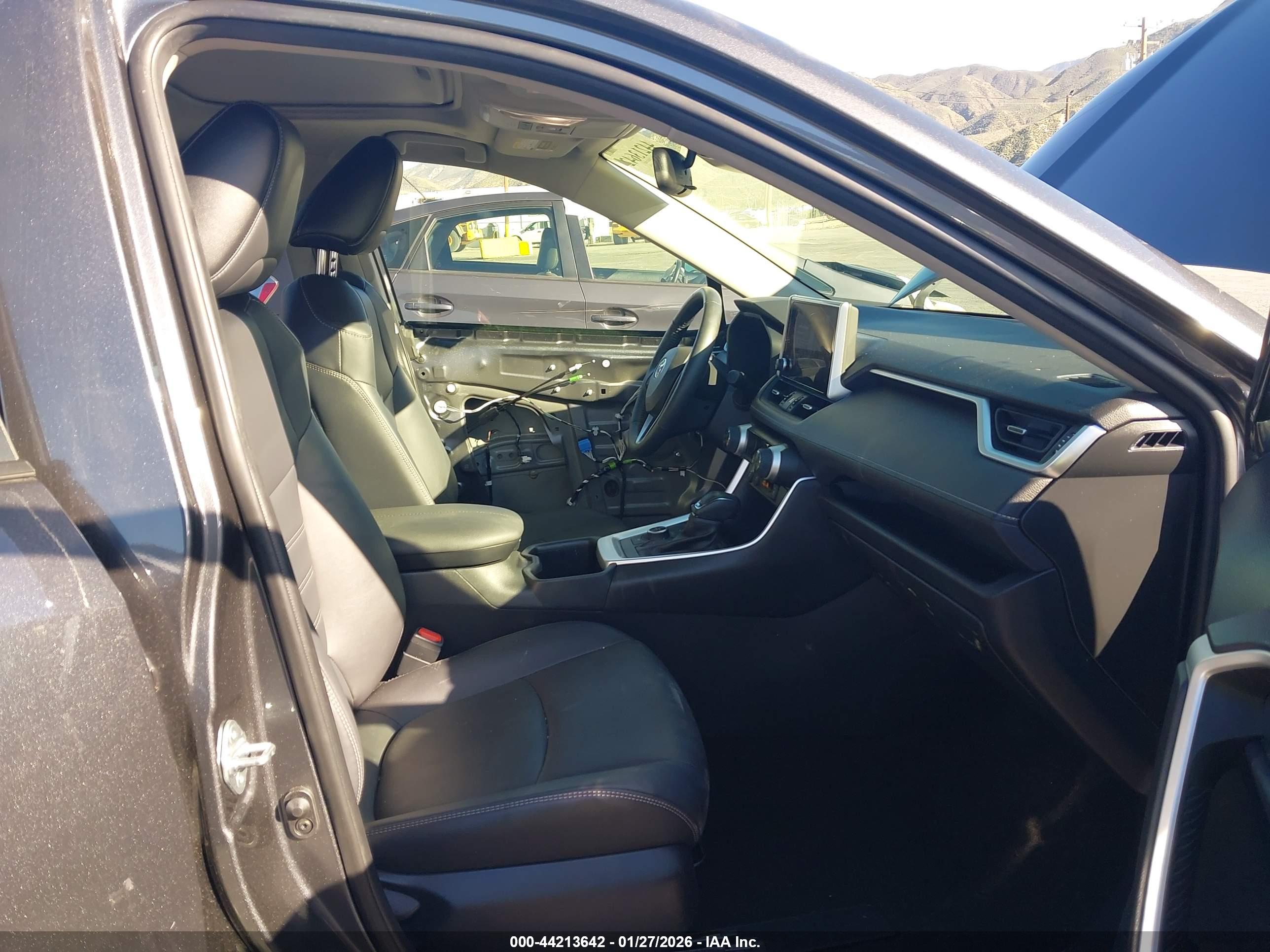 TOYOTA RAV4 image 5