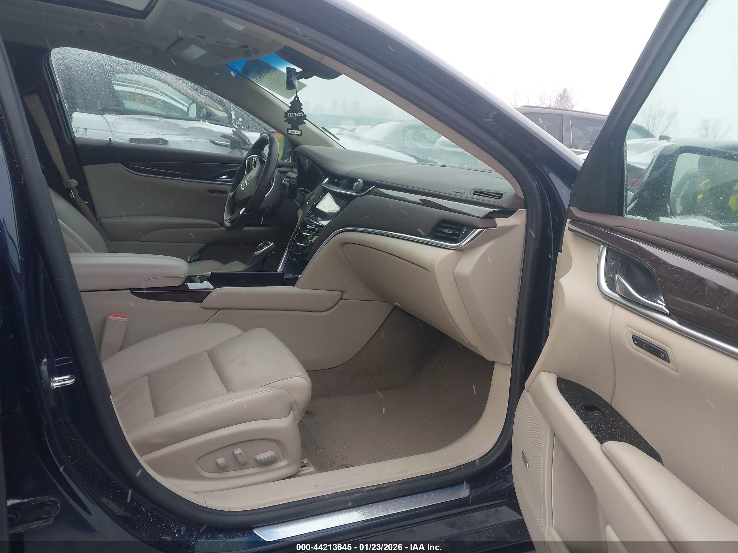 CADILLAC XTS image 5