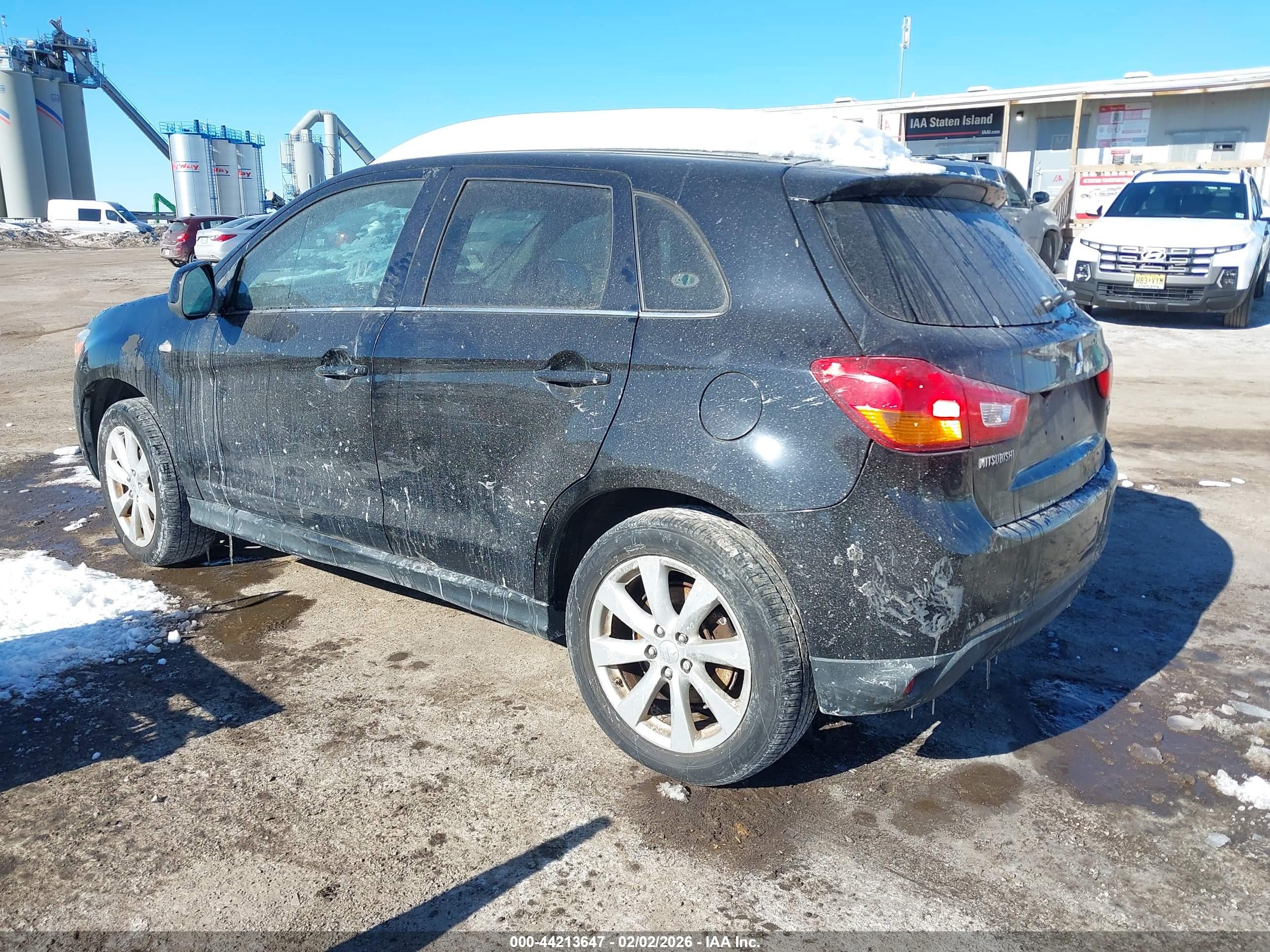 MITSUBISHI OUTLANDER image 3