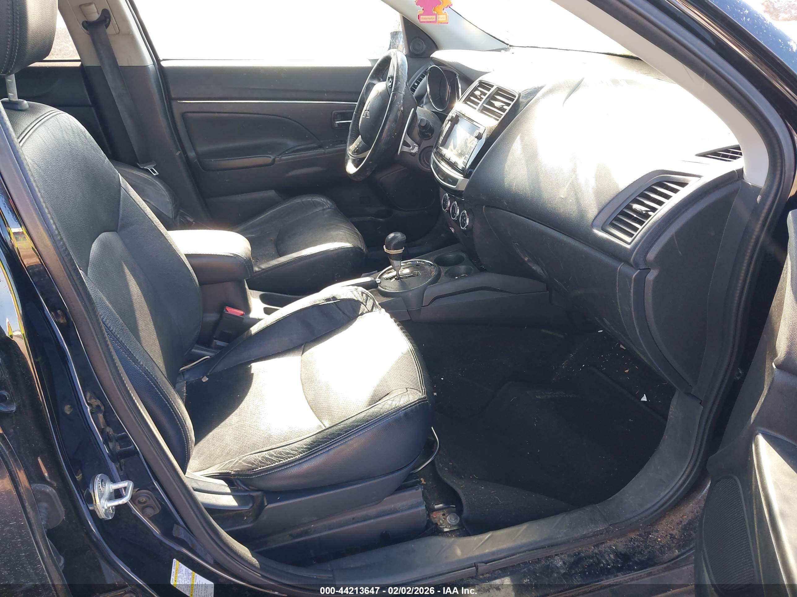 MITSUBISHI OUTLANDER image 5